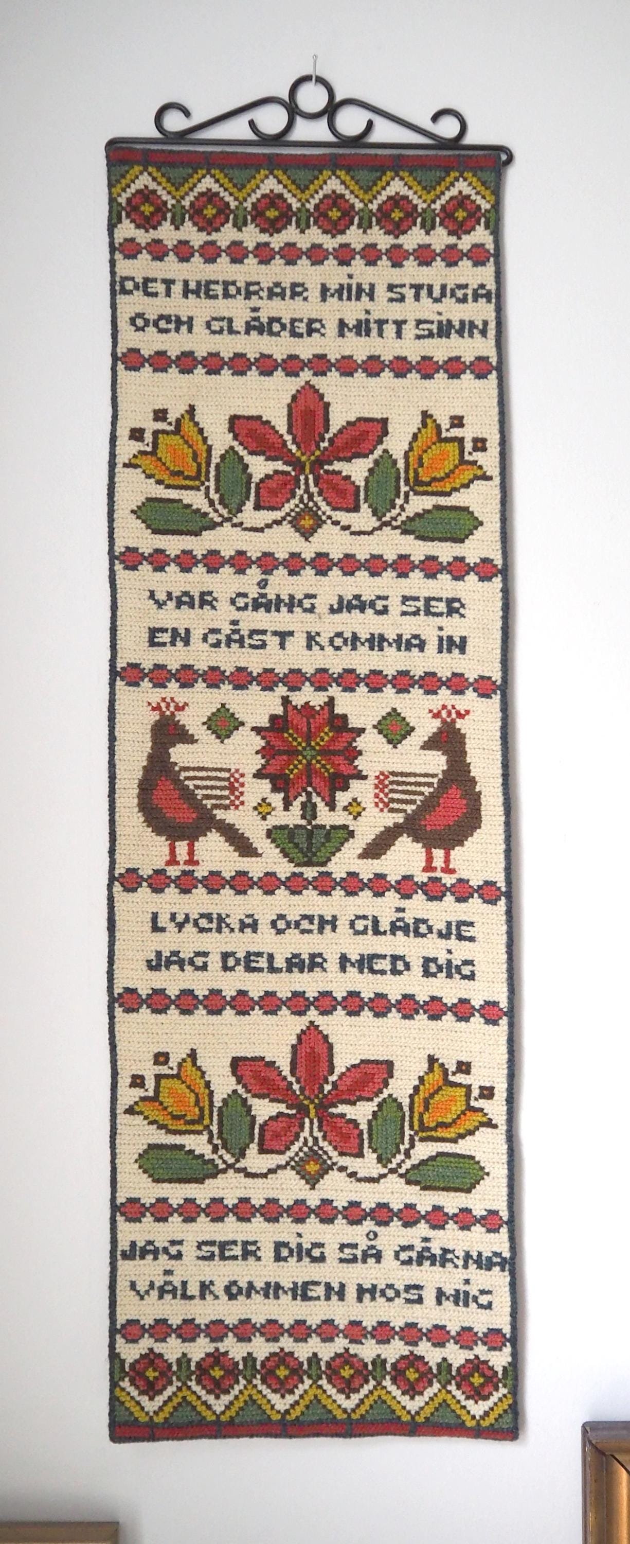 Vintage wall hanging | Scandinavian wall hanging | Swedish wall tapestry | Tvistsöm wall hanging | Wool embroidery | Welcome wall tapestry