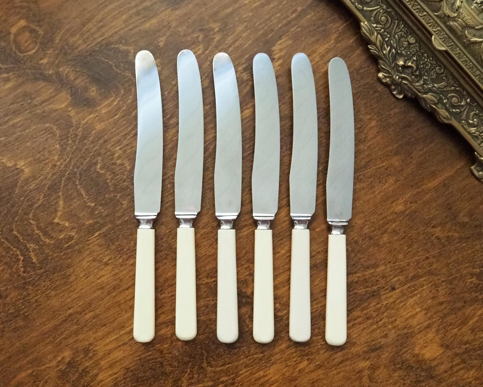 Set of six vintage knives | Sheffield knives | Vintage stainless steel knives | Vintage knife set | Atkinson Brothers knives | Bakelite