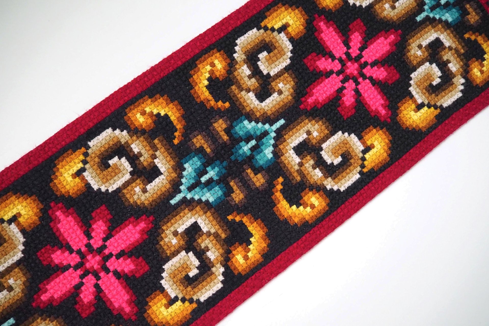 Vintage wall hanging | Scandinavian wall hanging | Traditional wall tapestry | Retro wall hanging | Made in Finland