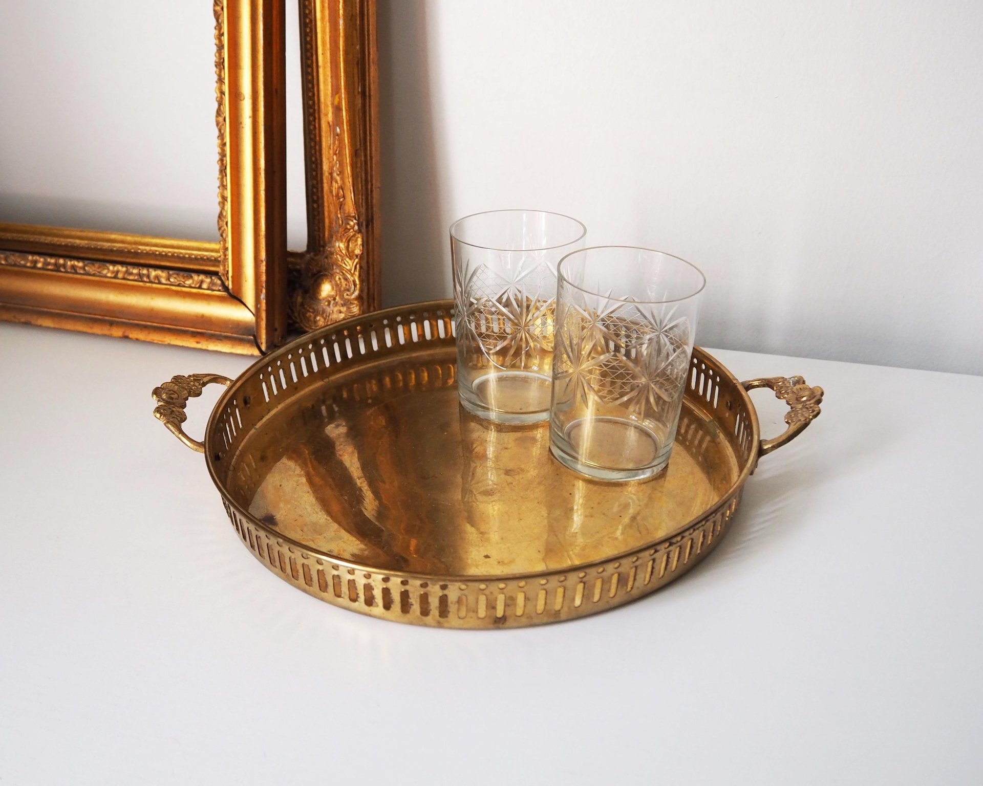 Vintage brass tray | Small brass tray with handles | Round brass tray | Round vintage brass tray with handles | Brass serving tray