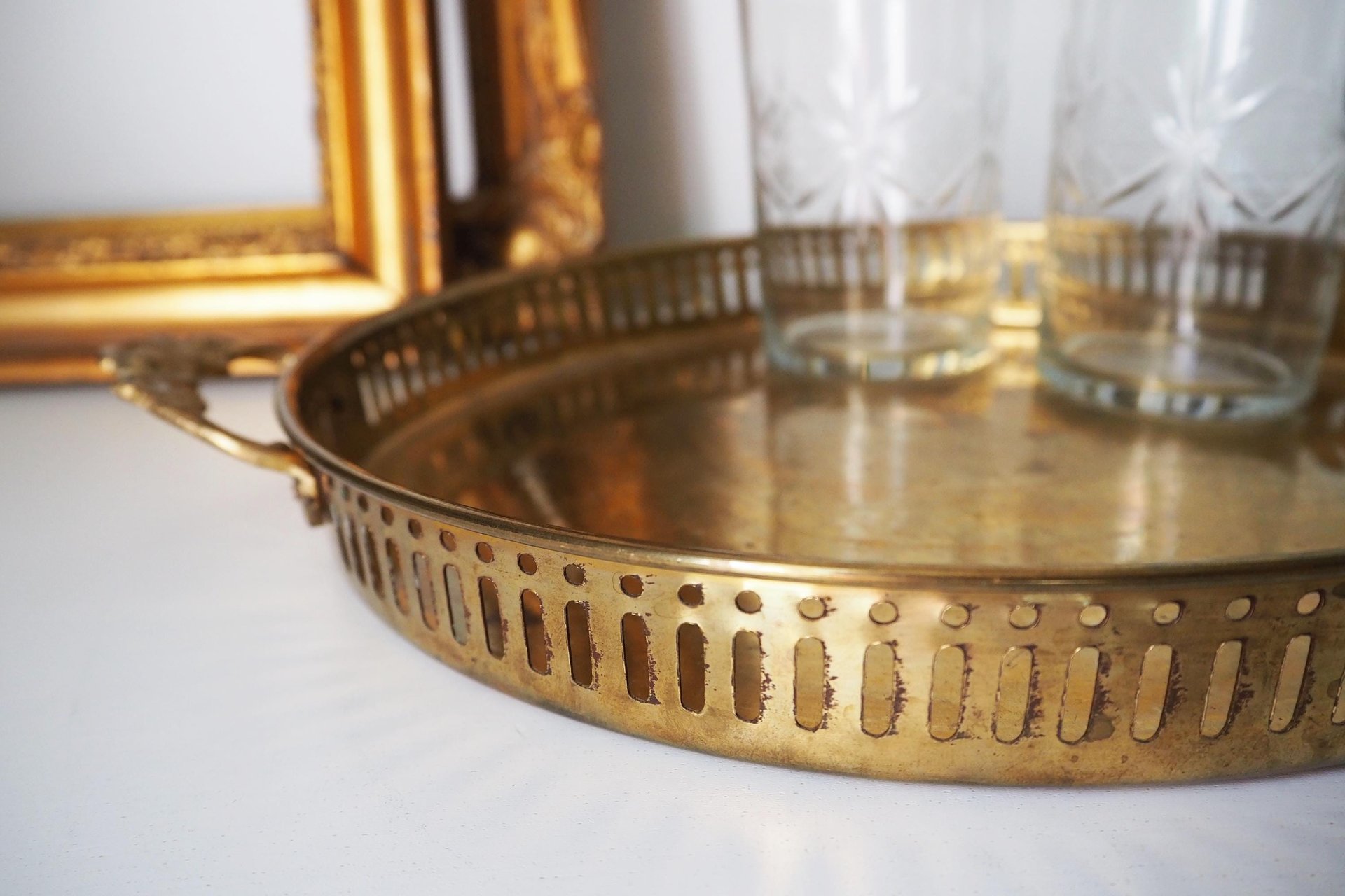 Vintage brass tray | Small brass tray with handles | Round brass tray | Round vintage brass tray with handles | Brass serving tray