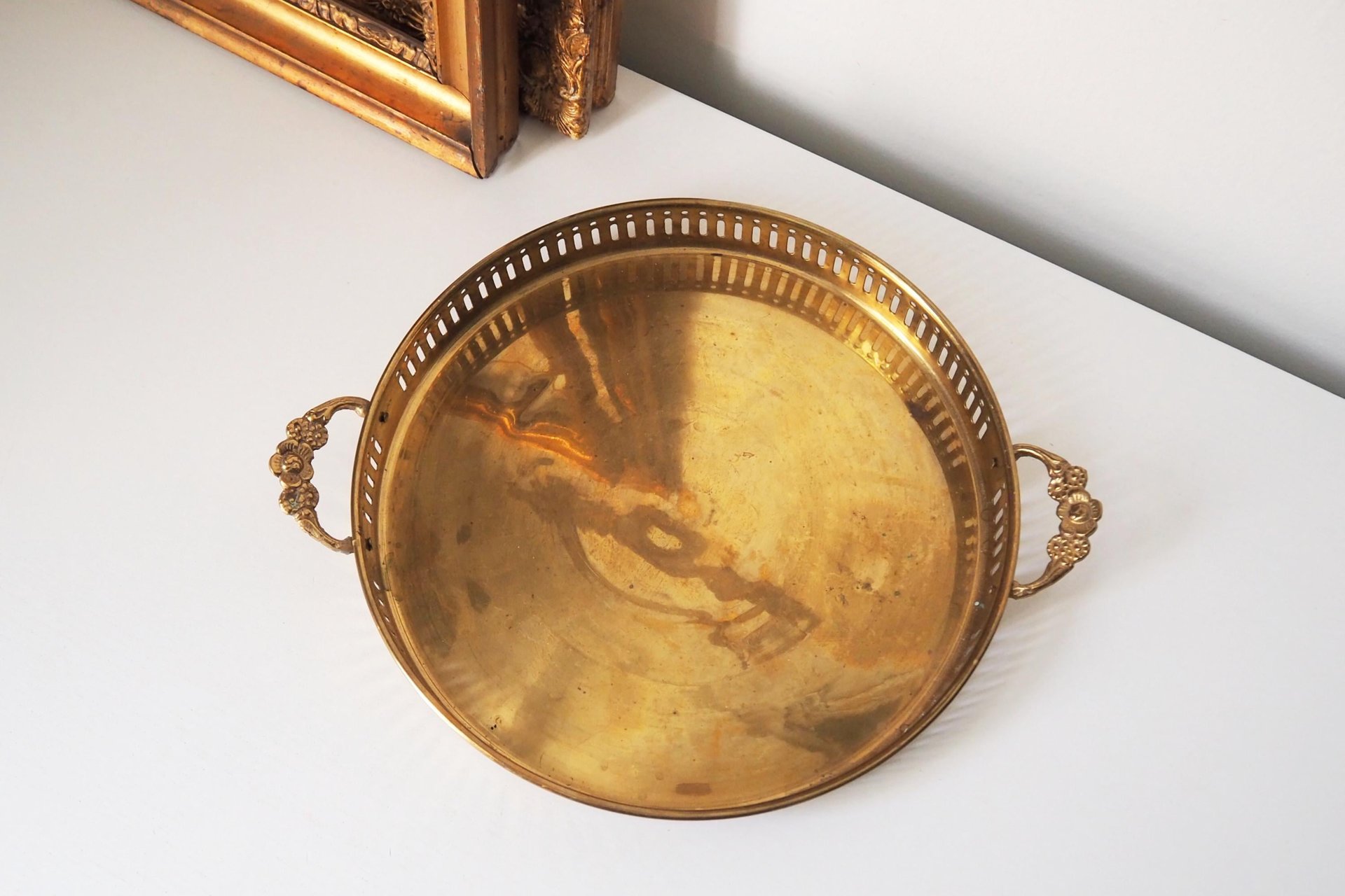 Vintage brass tray | Small brass tray with handles | Round brass tray | Round vintage brass tray with handles | Brass serving tray