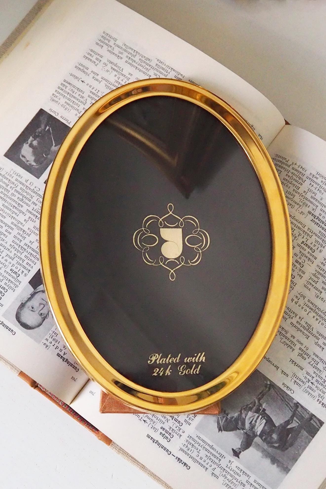 Vintage gold plated photo frame | Oval gold plated photo frame | Danish picture frame | Vintage Jyden picture frame | Oval photo frame