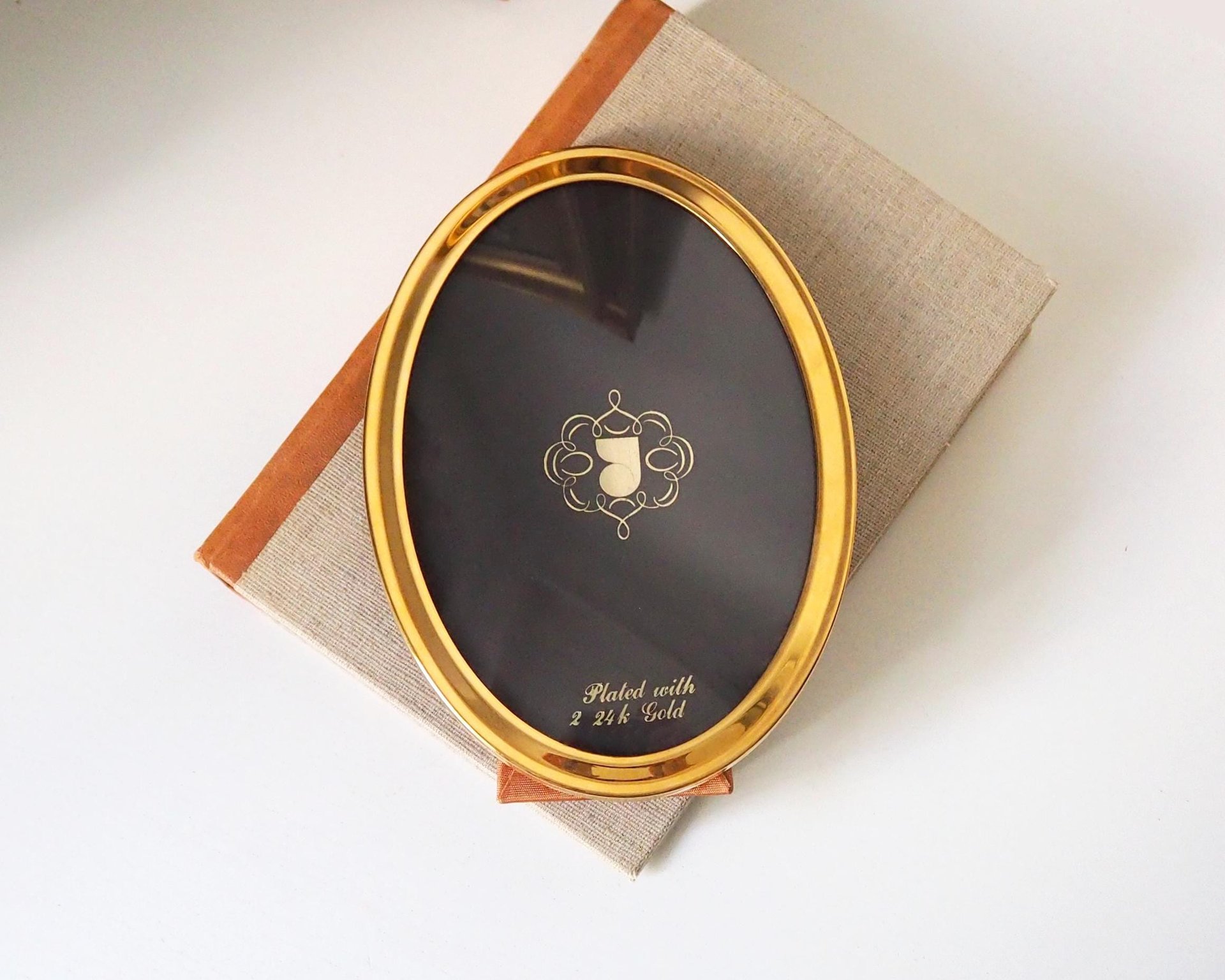 Vintage gold plated photo frame | Oval gold plated photo frame | Danish picture frame | Vintage Jyden picture frame | Oval photo frame