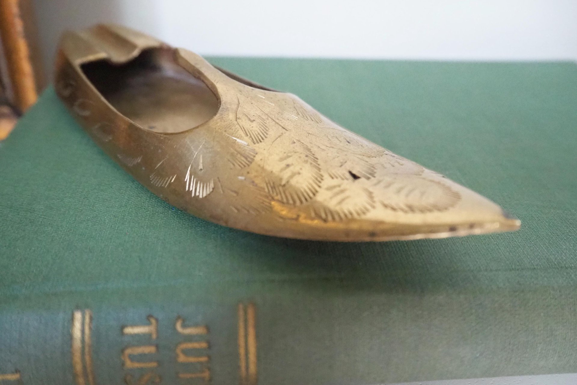 Vintage brass ashtray | Shoe shaped ashtray | Brass shoe ashtray | Brass home decor | Small ashtray | Vintage tobacciana
