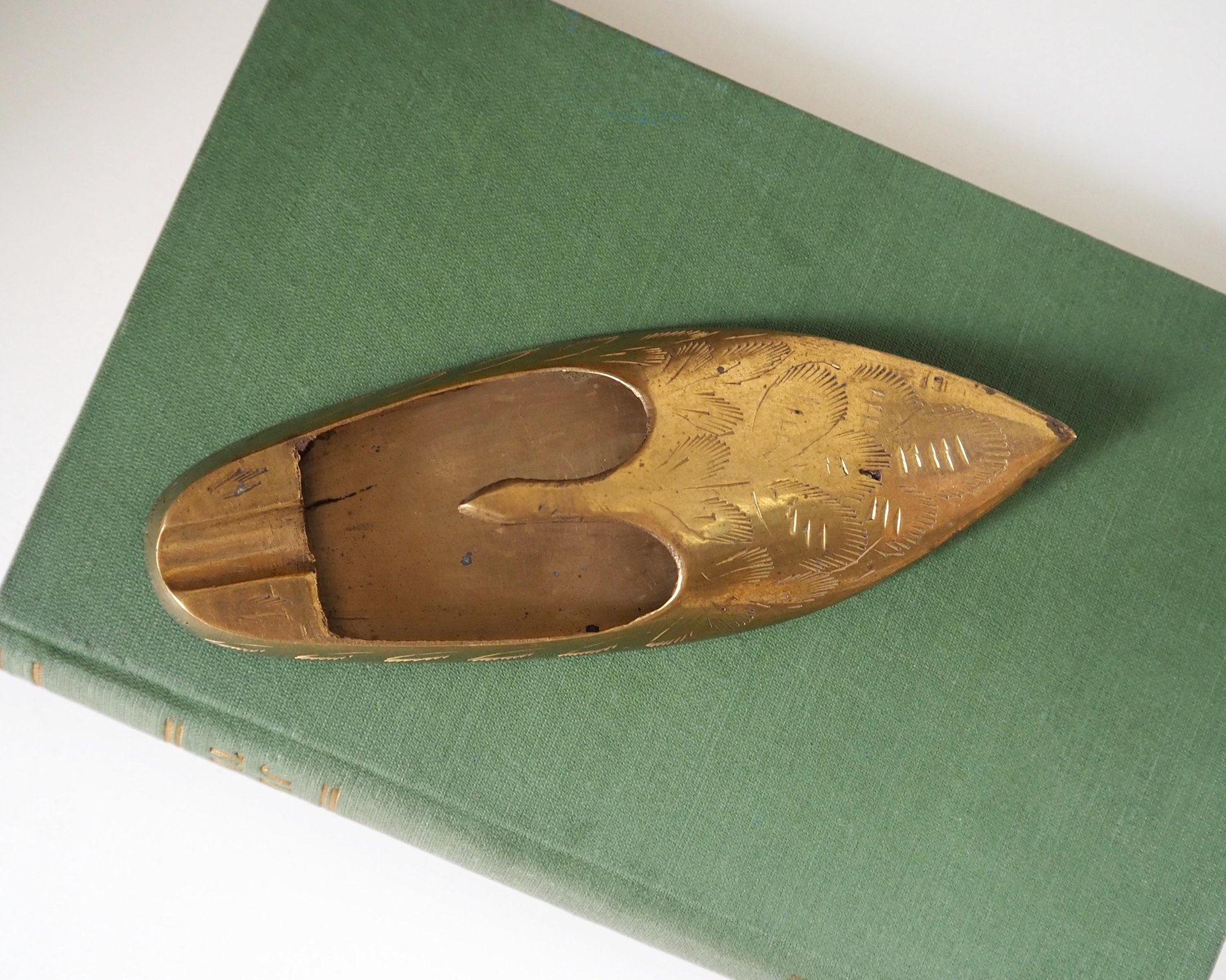 Vintage brass ashtray | Shoe shaped ashtray | Brass shoe ashtray | Brass home decor | Small ashtray | Vintage tobacciana