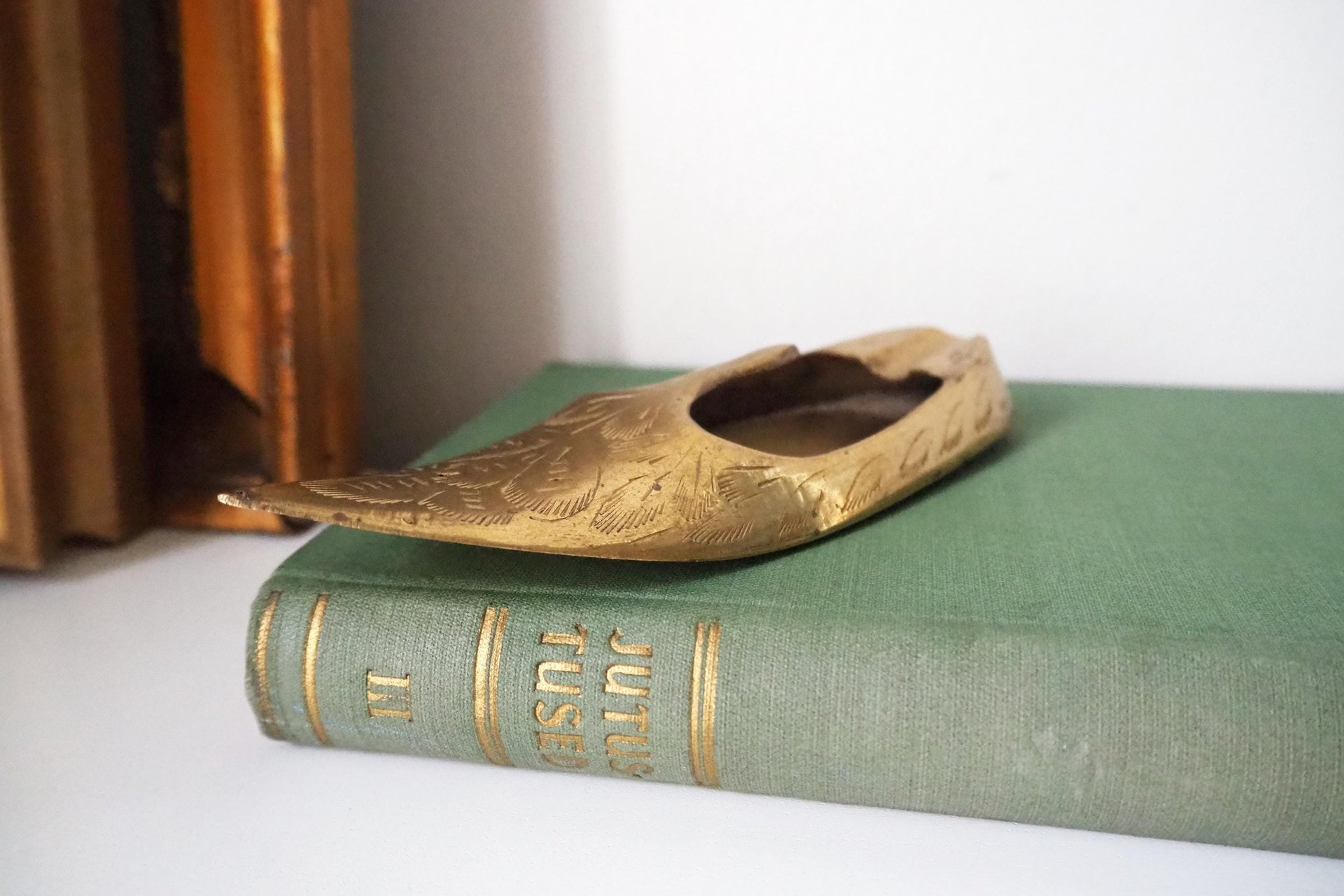 Vintage brass ashtray | Shoe shaped ashtray | Brass shoe ashtray | Brass home decor | Small ashtray | Vintage tobacciana