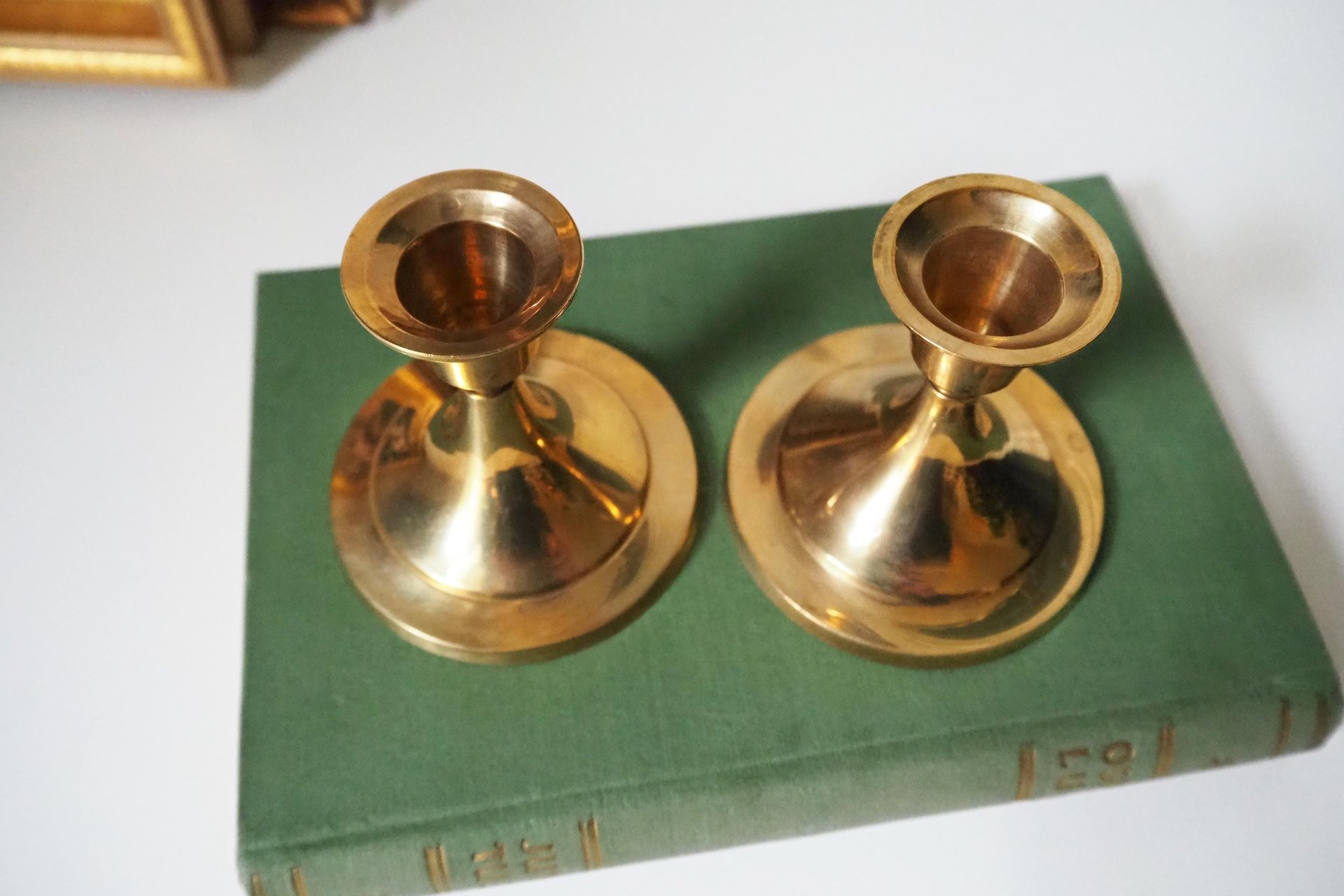 Pair of vintage candlestick holders | Brass candlestick holders | Simple brass candlestick holders | Brass candle holders