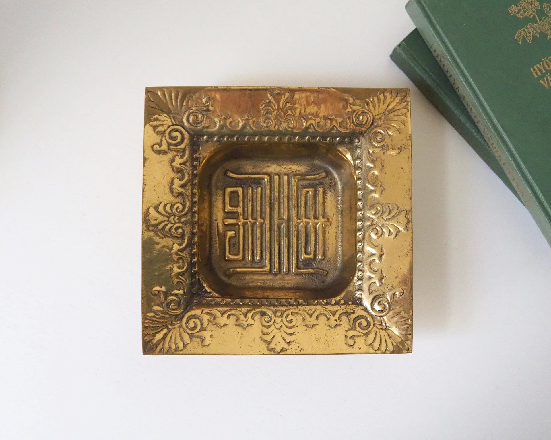 Vintage trinket dish | Vintage brass trinket dish | Heavy brass dish | Vintage brass ashtray | Asian brass dish