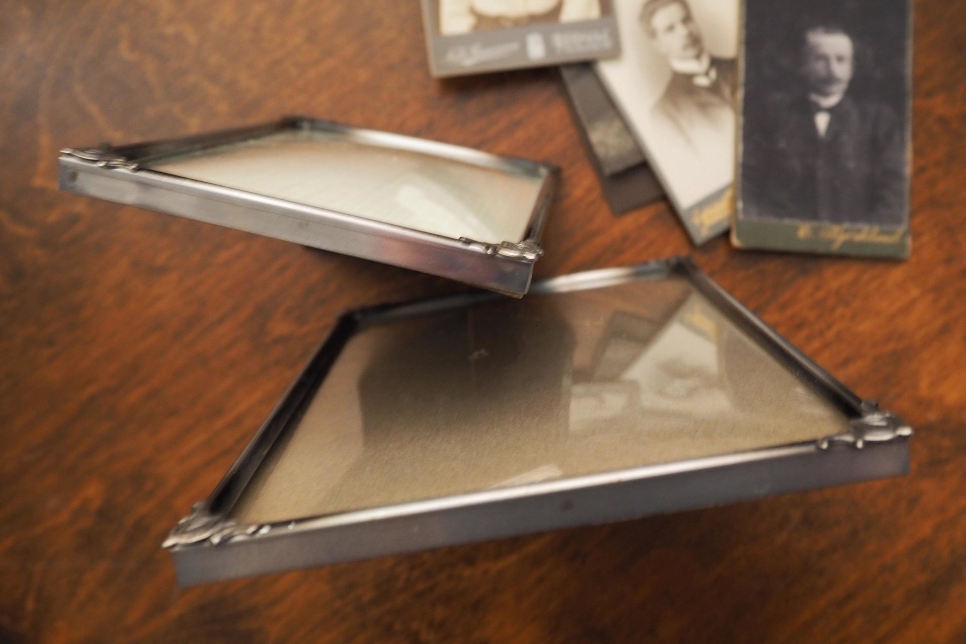 Set of two vintage silver plated photo frames | Silver plated photo frames 9x14 cm and 12x17 cm | Vintage picture frames | Matching frames