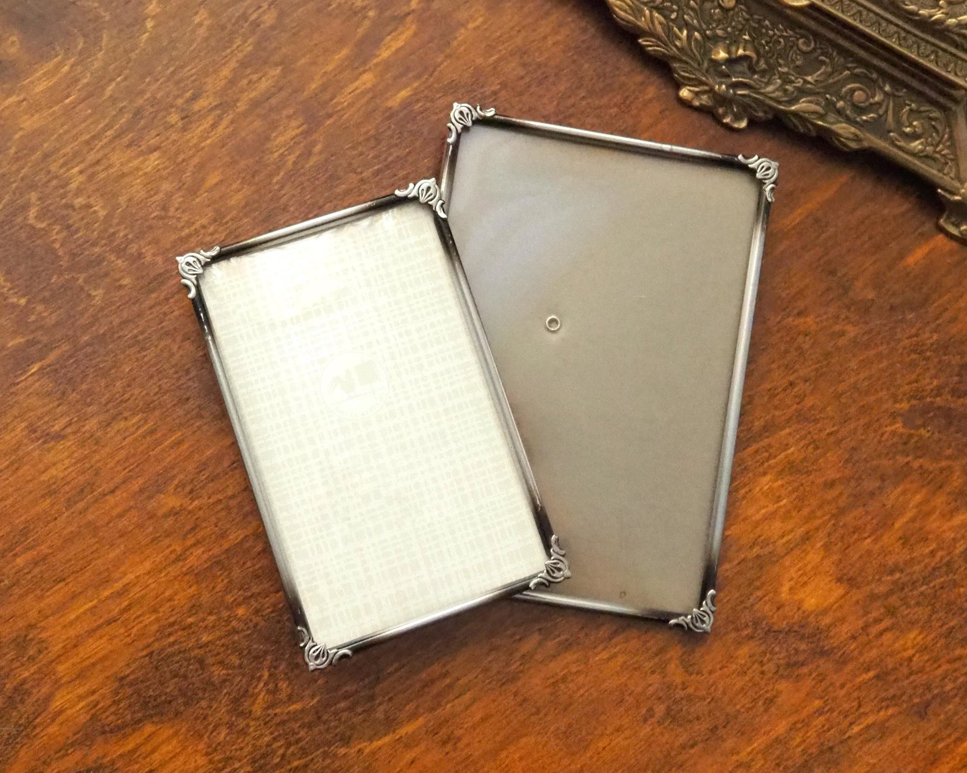 Set of two vintage silver plated photo frames | Silver plated photo frames 9x14 cm and 12x17 cm | Vintage picture frames | Matching frames