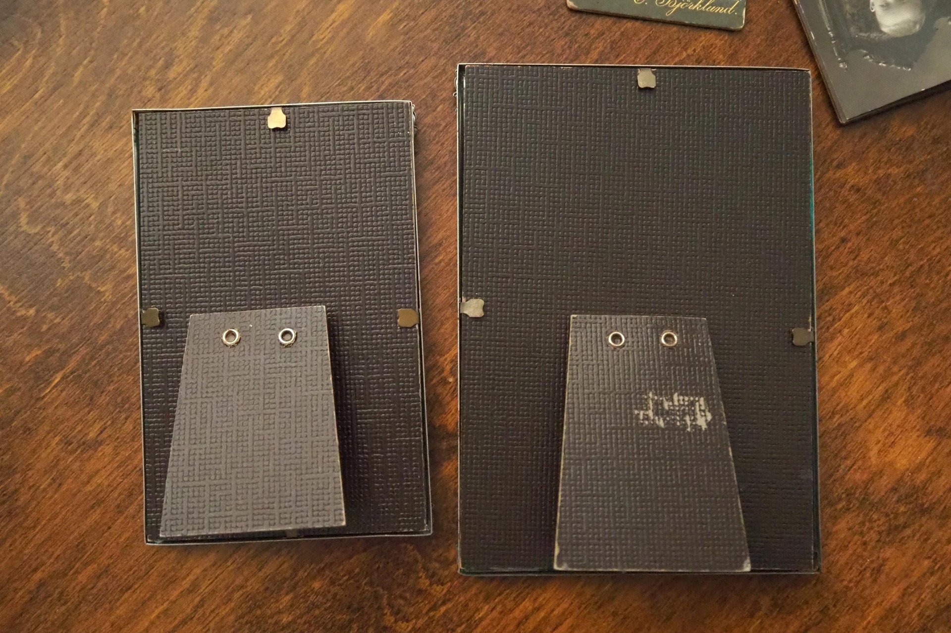 Set of two vintage silver plated photo frames | Silver plated photo frames 9x14 cm and 12x17 cm | Vintage picture frames | Matching frames