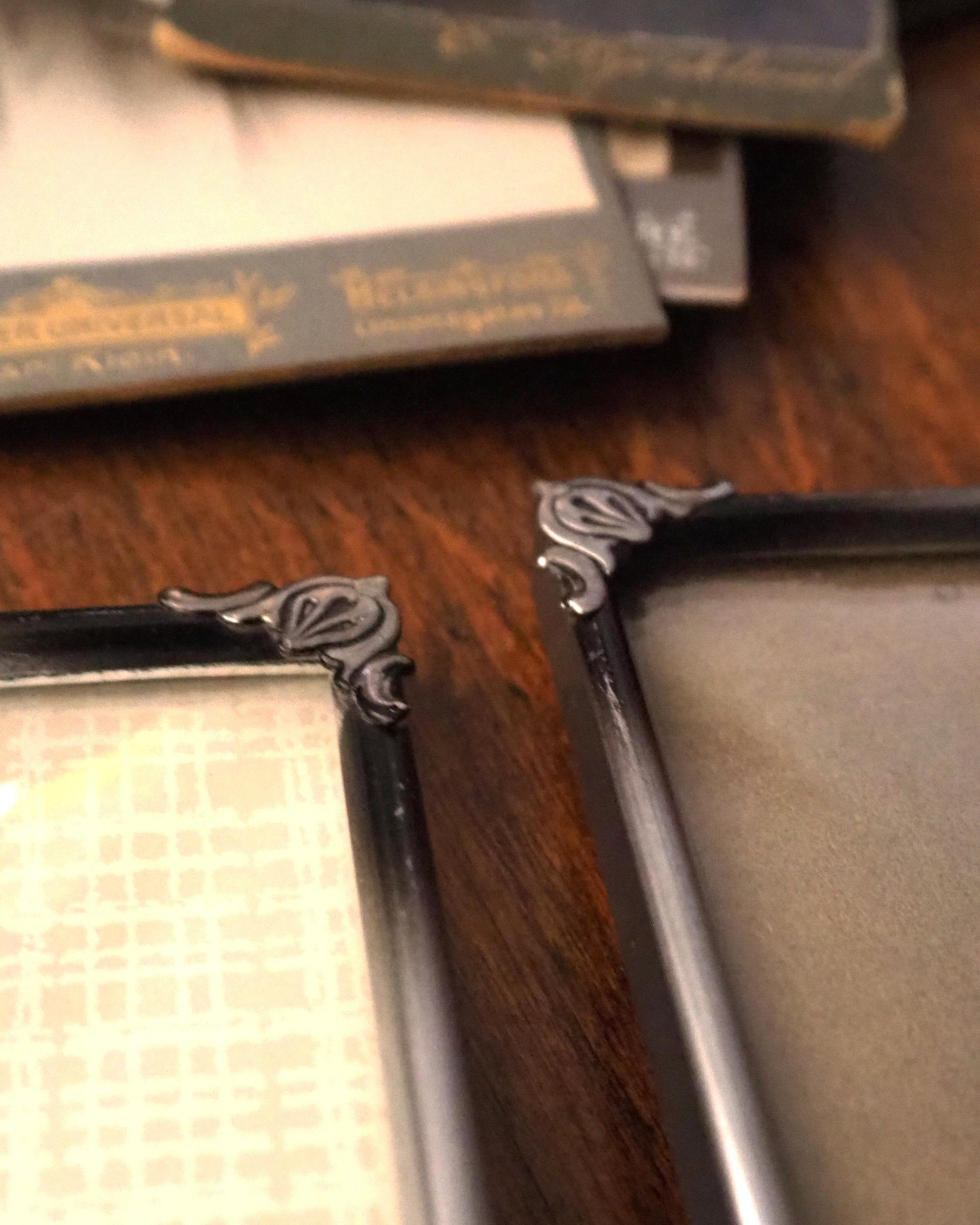 Set of two vintage silver plated photo frames | Silver plated photo frames 9x14 cm and 12x17 cm | Vintage picture frames | Matching frames