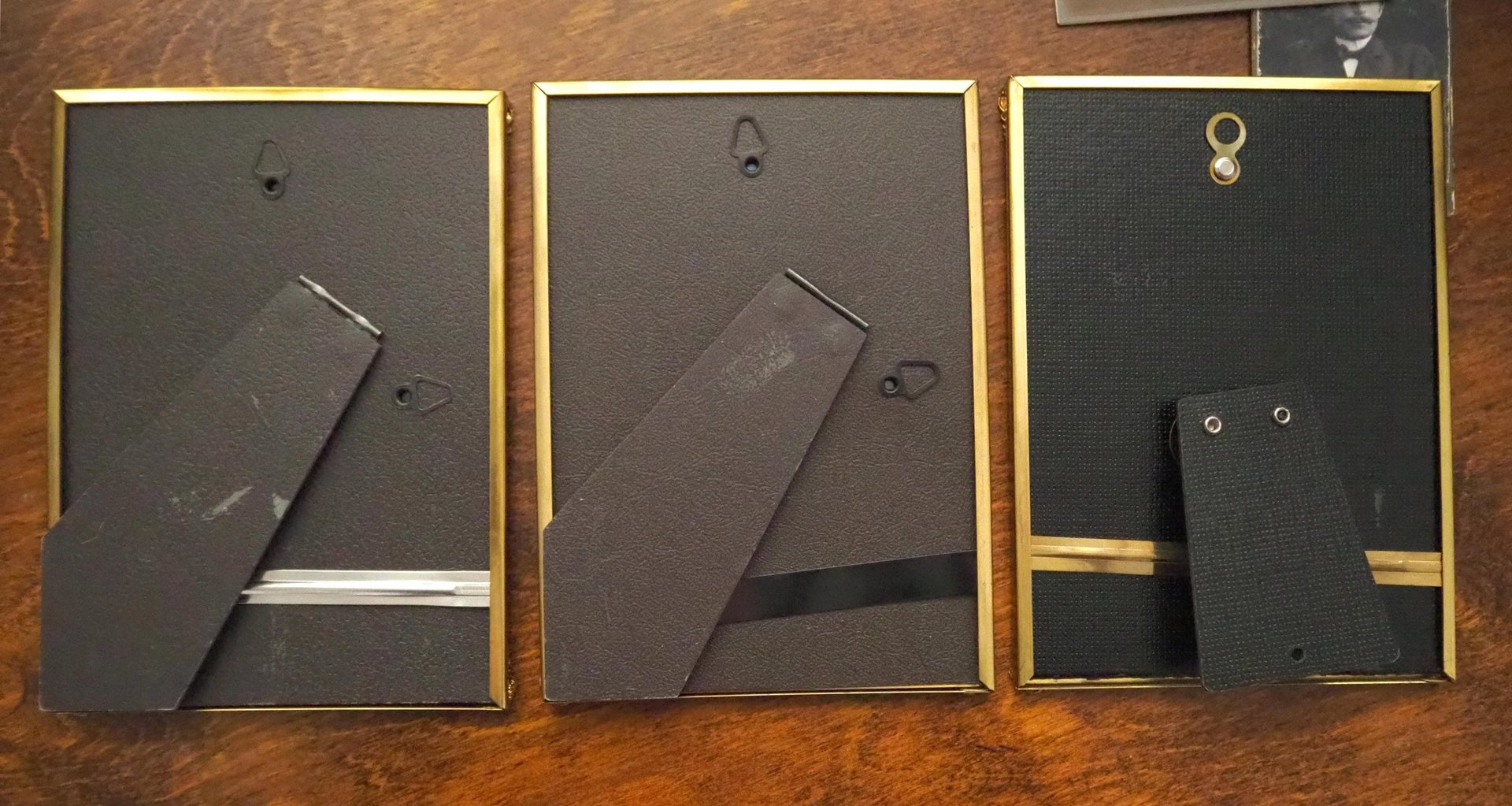 Set of three vintage brass photo frames | Brass photo frames 13x18 cm | Vintage brass picture frames | Vintage floral frames