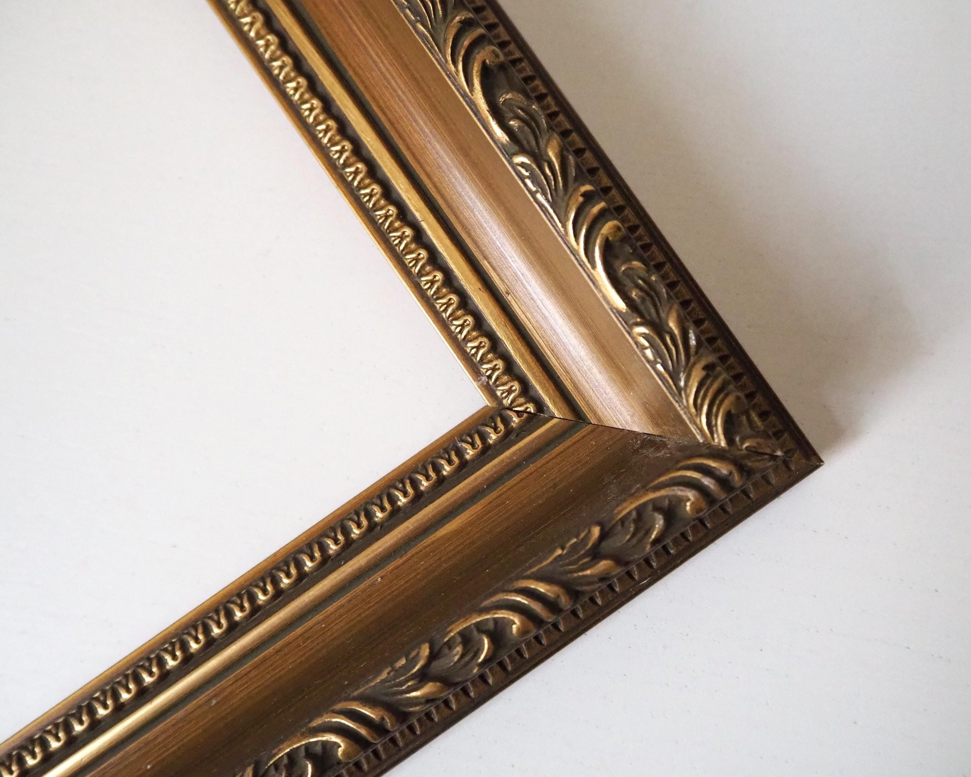 Vintage wooden frames | Vintage wooden picture frames | Gilded vintage frames | Made in Finland