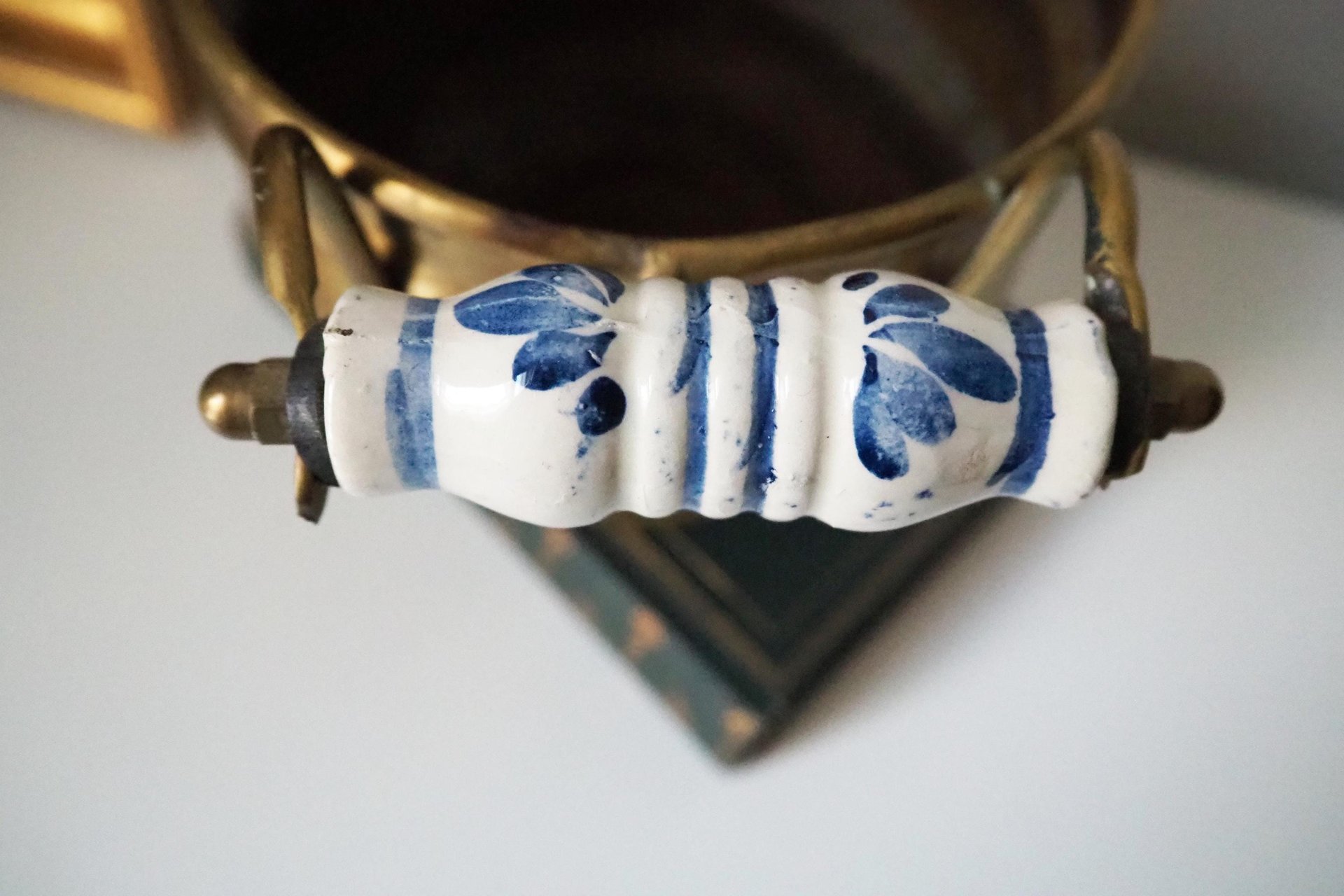 Vintage brass planter with ceramic handles | Vintage brass planter | Footed brass planter | Vintage planter