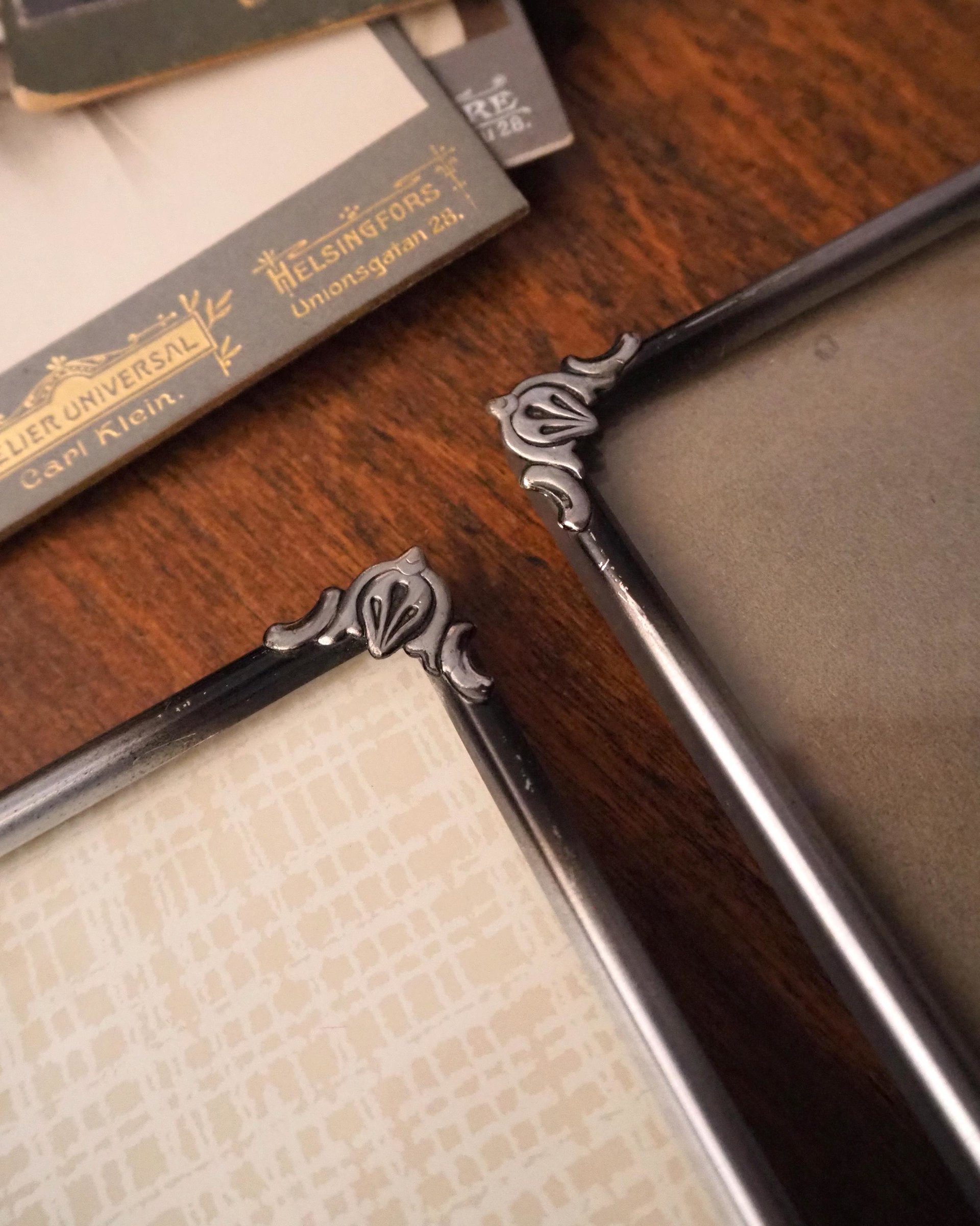 Set of two vintage silver plated photo frames | Silver plated photo frames 9x14 cm and 12x17 cm | Vintage picture frames | Matching frames