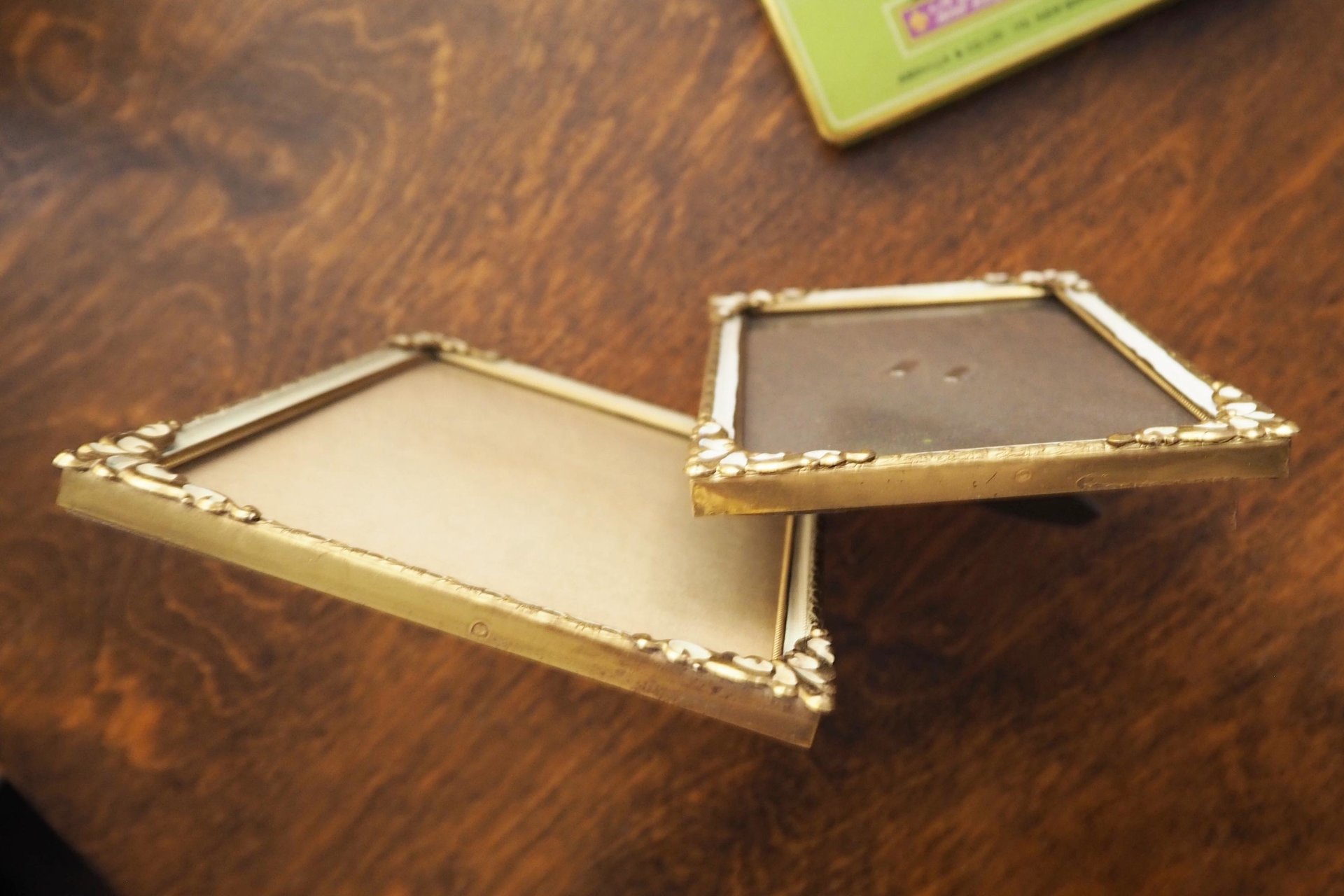 Set of two vintage photo frames | Set of two small matching vintage frames | Vintage brass picture frames | Brass and white frames