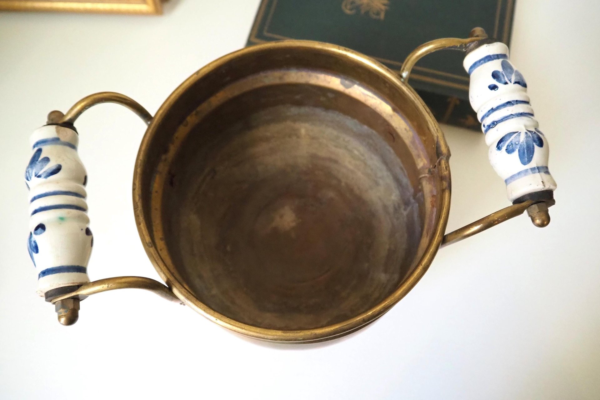 Vintage brass planter with ceramic handles | Vintage brass planter | Footed brass planter | Vintage planter