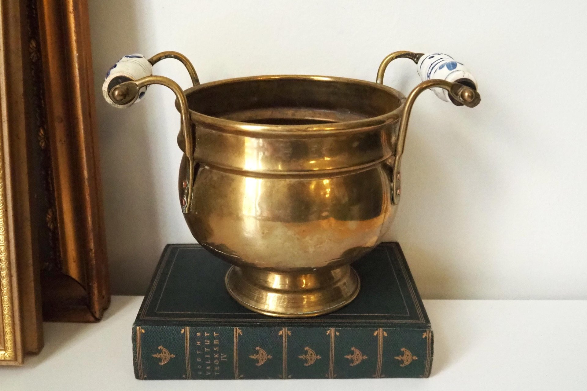 Vintage brass planter with ceramic handles | Vintage brass planter | Footed brass planter | Vintage planter