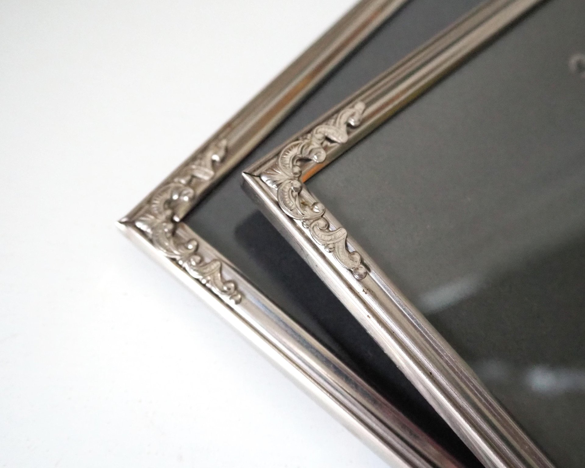 Set of two vintage silver plated photo frames | Silver plated photo frames | Vintage picture frames | Matching frames