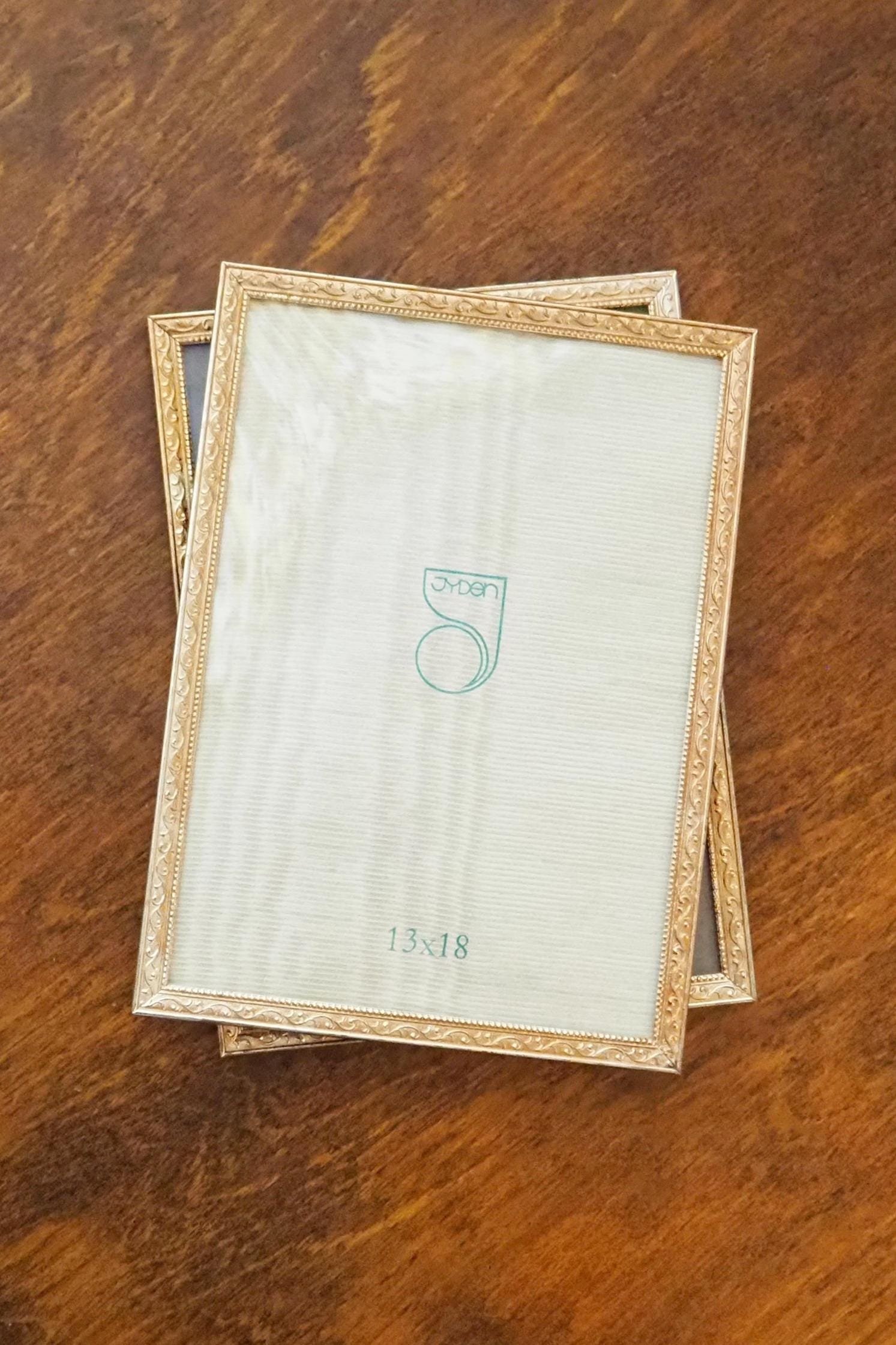 Set of two vintage photo frames | Vintage photo frames 13x18 cm | Vintage picture frames | Vintage picture frames