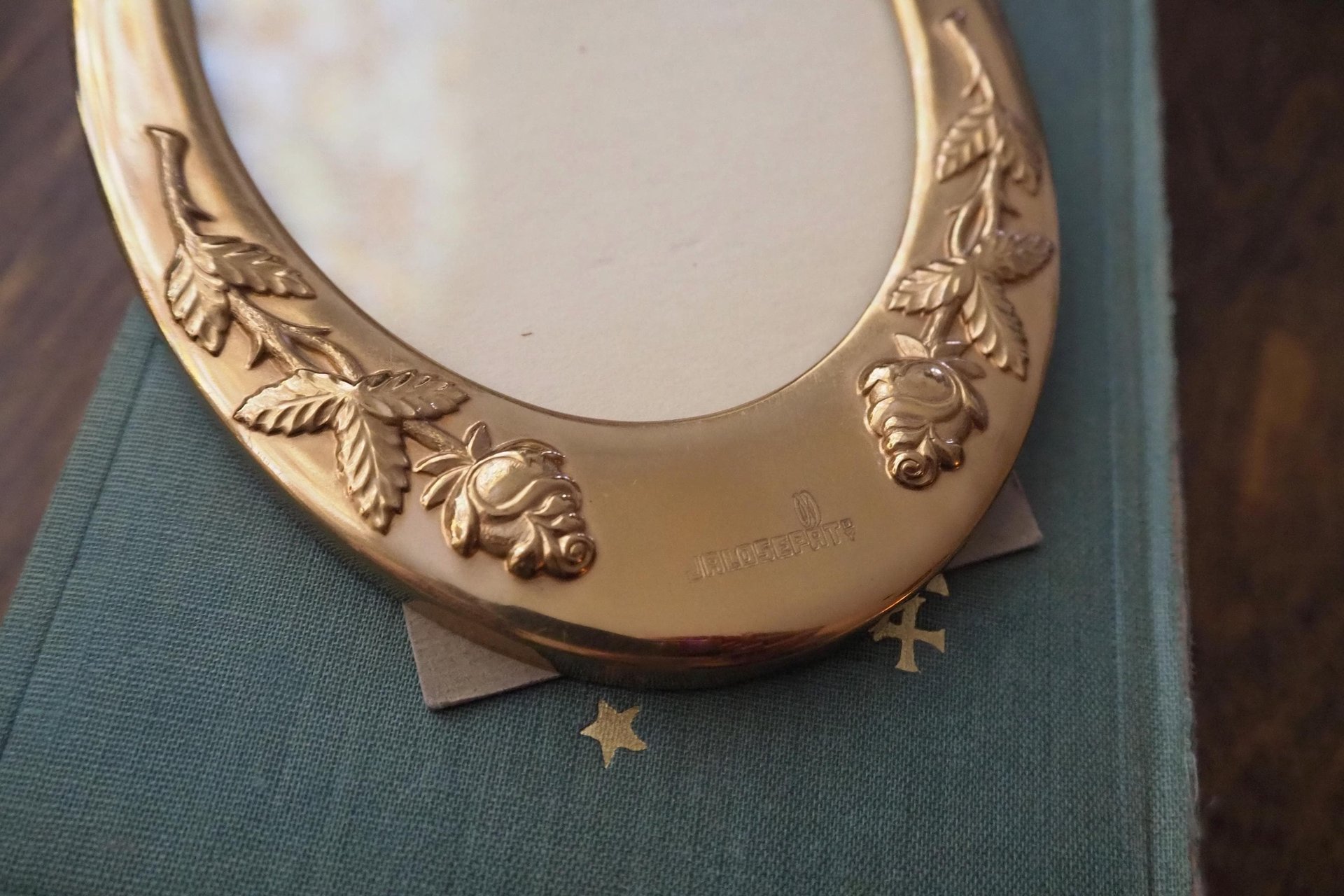 Vintage photo frame | Oval photo frame Finland | Floral picture frame | Vintage picture frame | Made in Finland