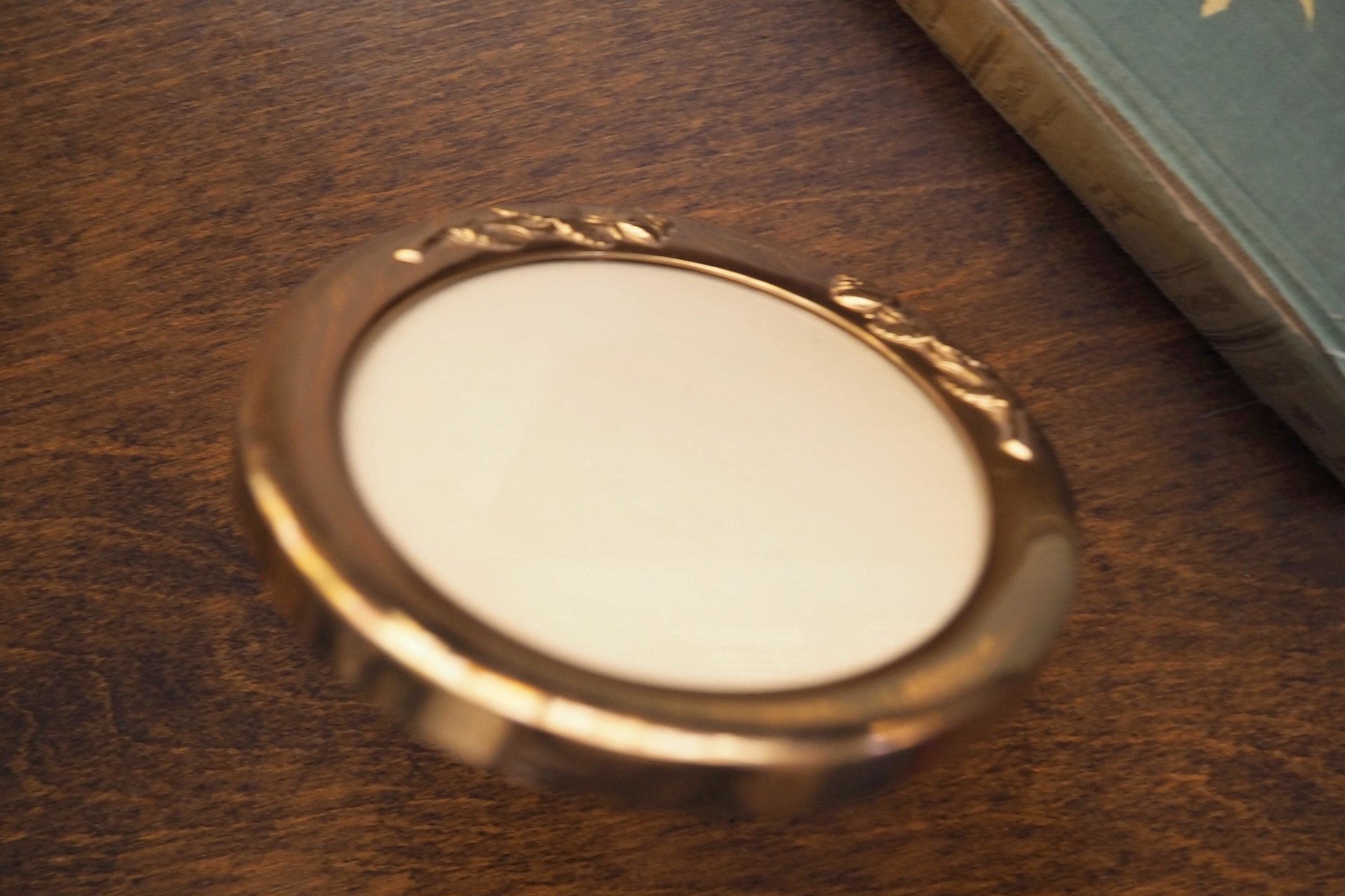 Vintage photo frame | Oval photo frame Finland | Floral picture frame | Vintage picture frame | Made in Finland