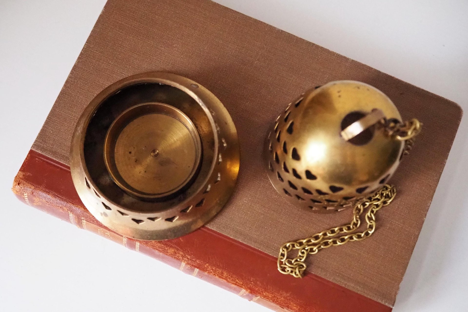 Vintage tealight candle holder | Vintage hanging lantern | Vintage heart votive candleholder | Hanging brass tealight holder