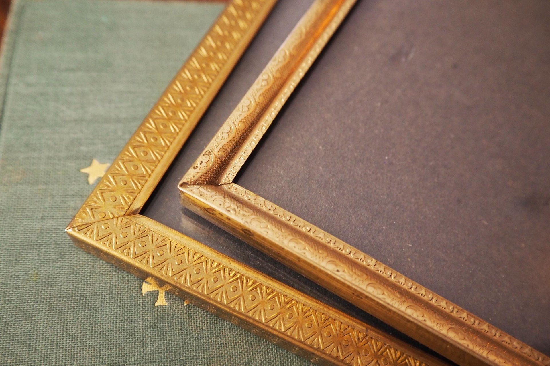 Set of two vintage photo frames | Vintage photo frames 13x18 cm | Vintage brass picture frames | Vintage silver plated frames