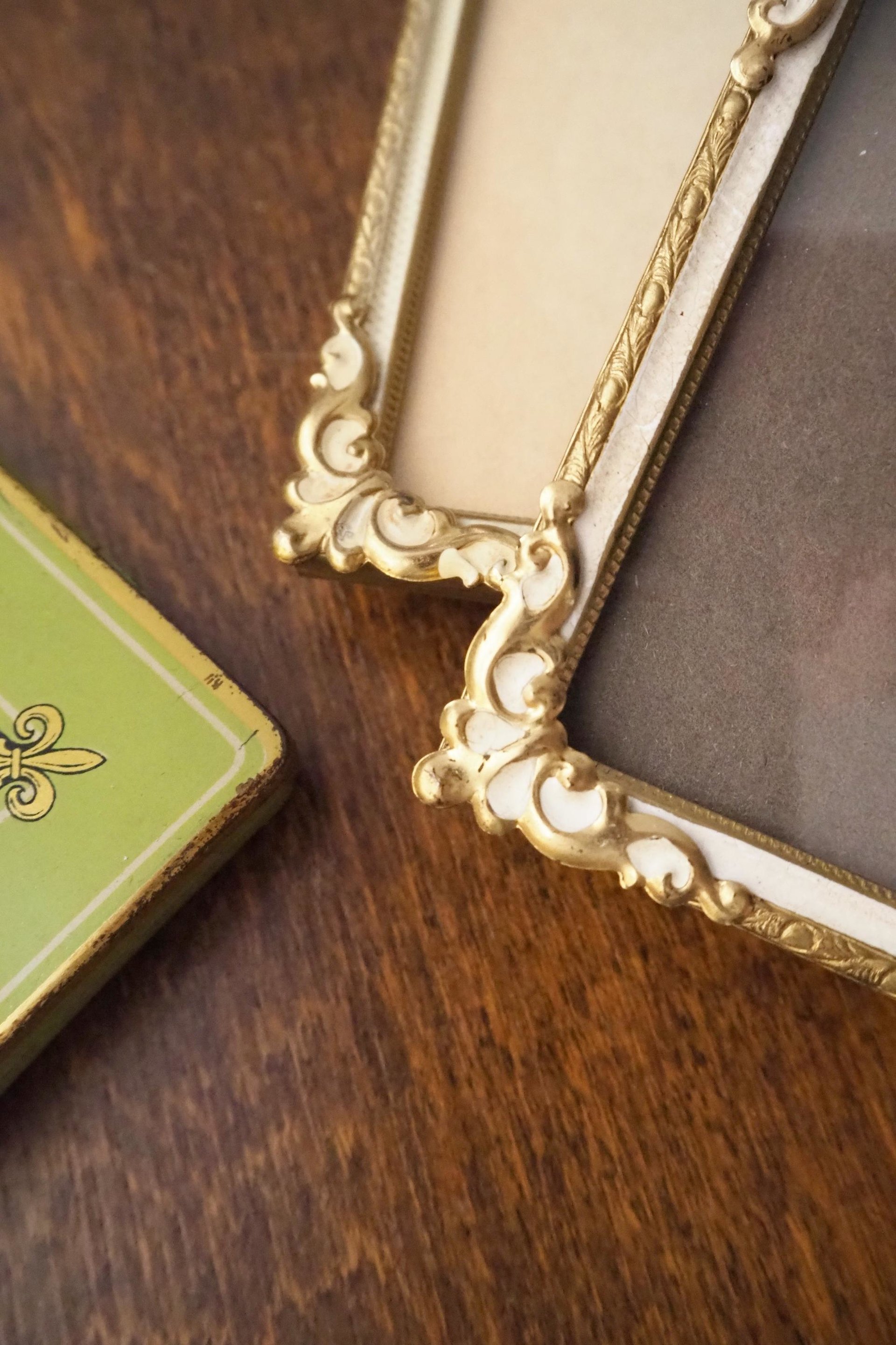 Set of two vintage photo frames | Set of two small matching vintage frames | Vintage brass picture frames | Brass and white frames