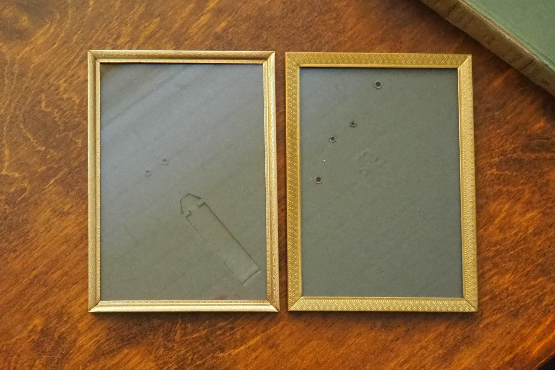 Set of two vintage photo frames | Vintage photo frames 13x18 cm | Vintage brass picture frames | Vintage silver plated frames