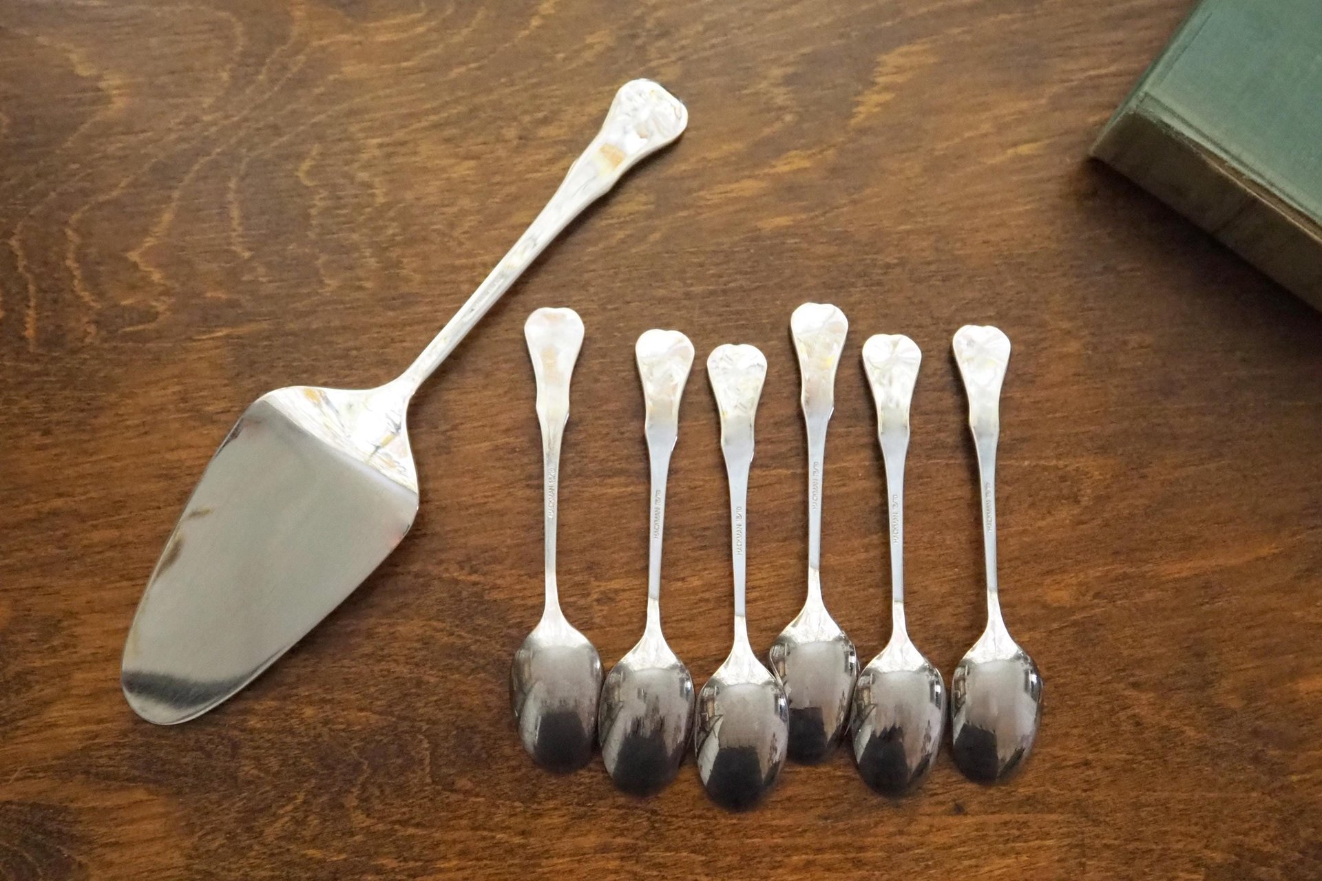 Set of six vintage teaspoons and a cake server | Hackmann Myrna | Vintage stainless steel teaspoons | Vintage teaspoons