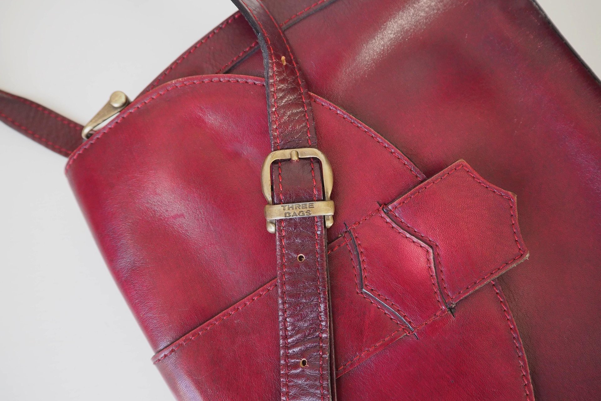 Vintage leather crossbody bag | Vintage leather bag | Burgundy leather bag | Vintage leather bag by Three Bags | Made in Finland