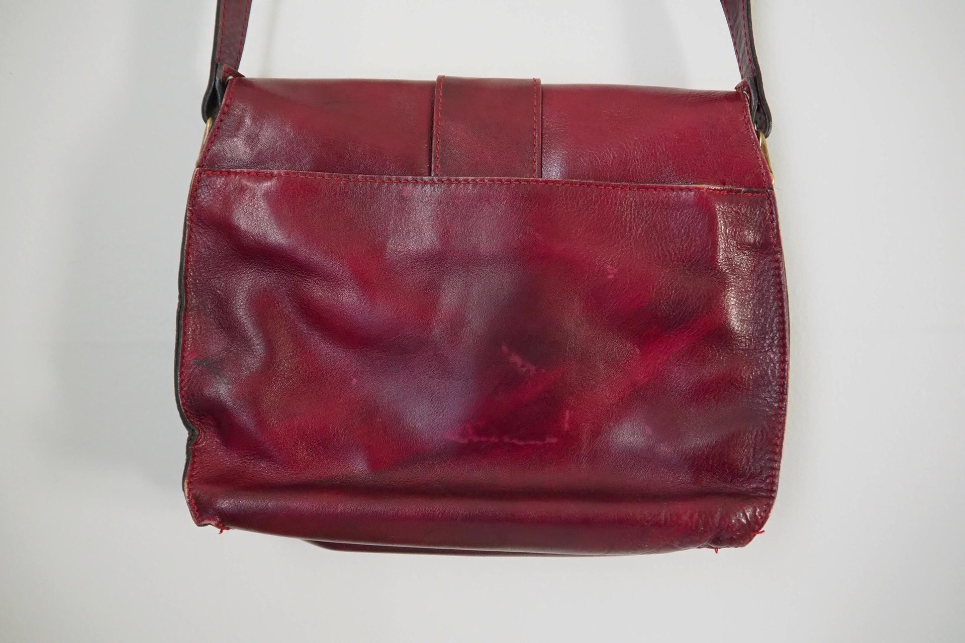 Vintage leather crossbody bag | Vintage leather bag | Burgundy leather bag | Vintage leather bag by Three Bags | Made in Finland
