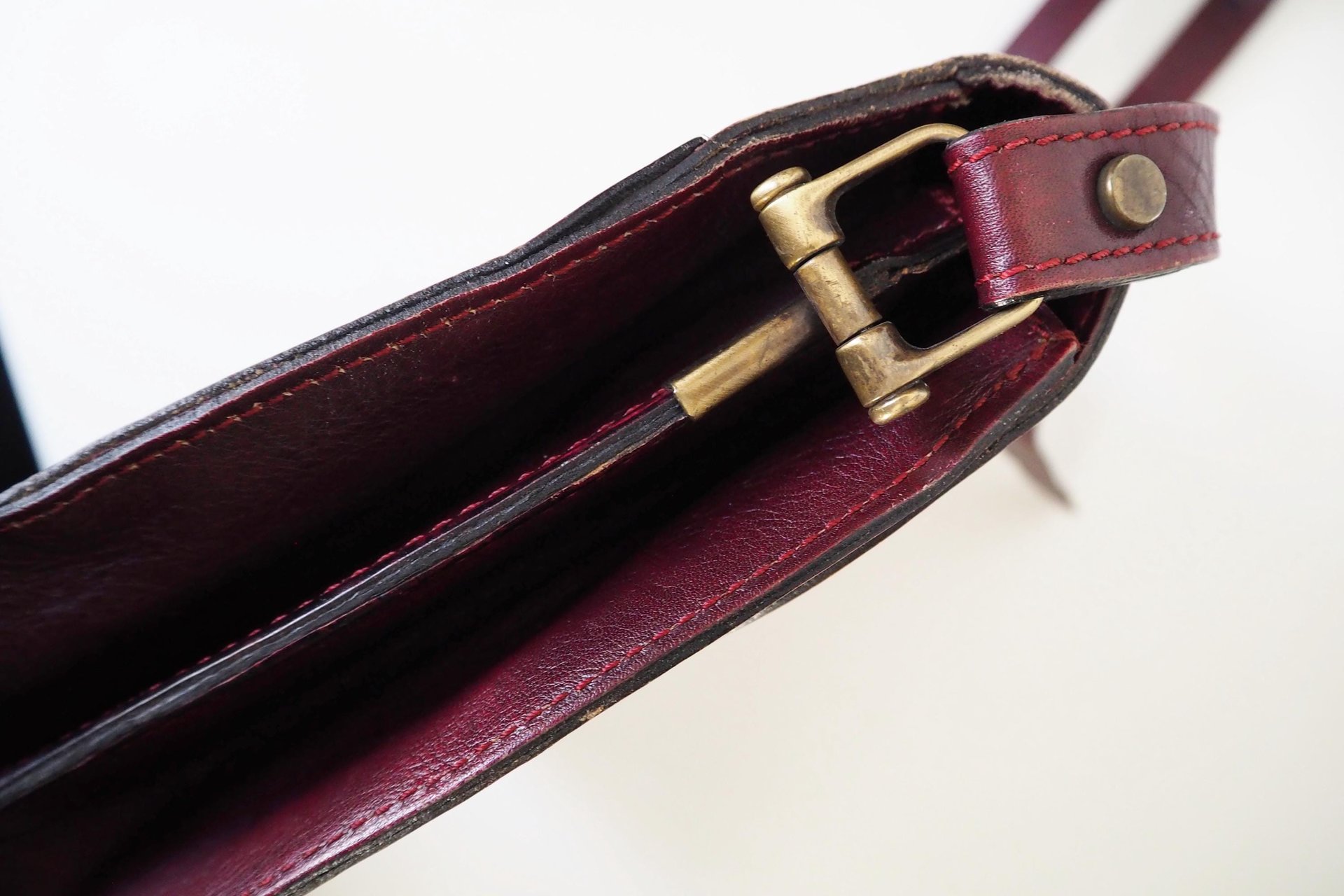 Vintage leather crossbody bag | Vintage leather bag | Burgundy leather bag | Vintage leather bag by Three Bags | Made in Finland