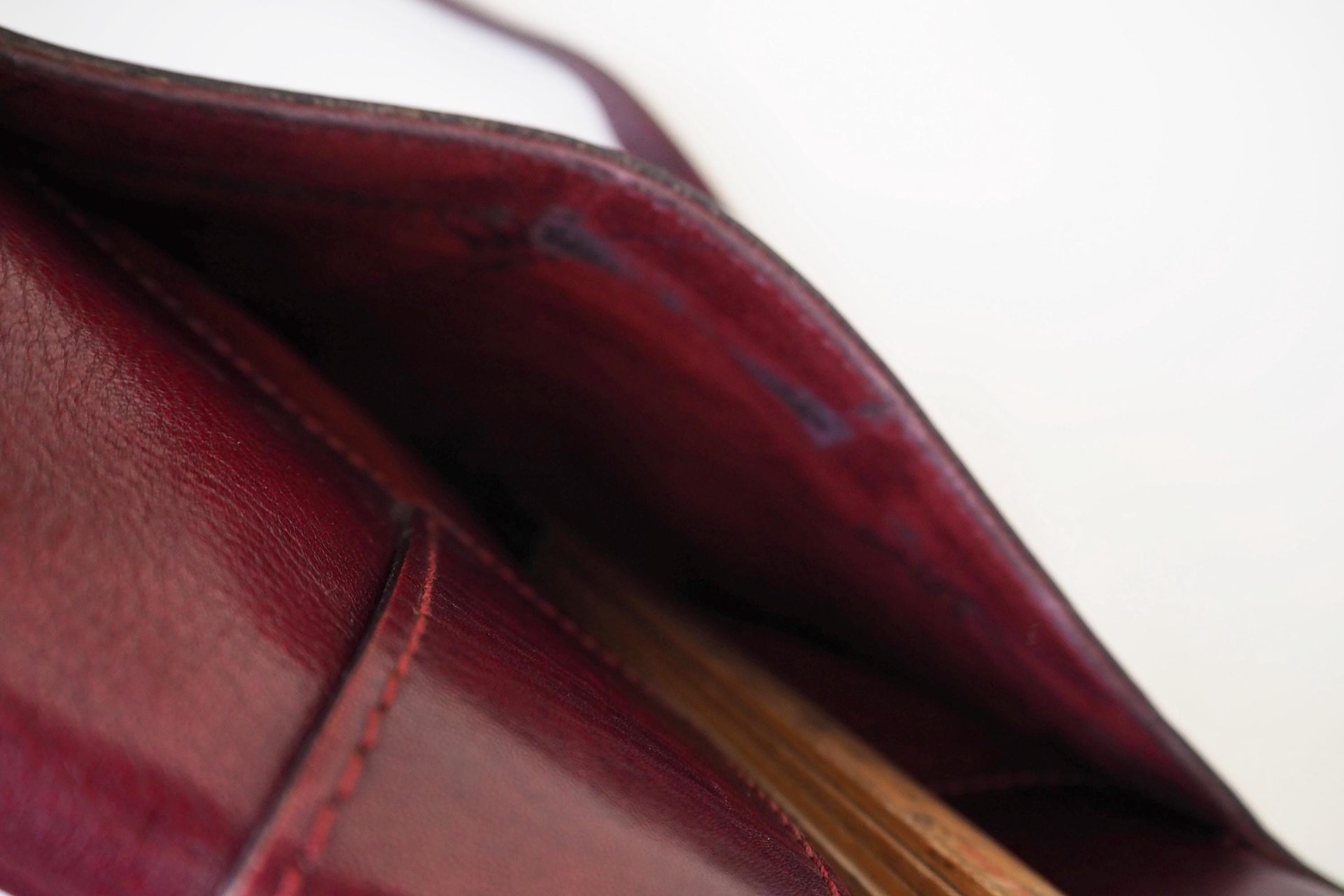 Vintage leather crossbody bag | Vintage leather bag | Burgundy leather bag | Vintage leather bag by Three Bags | Made in Finland