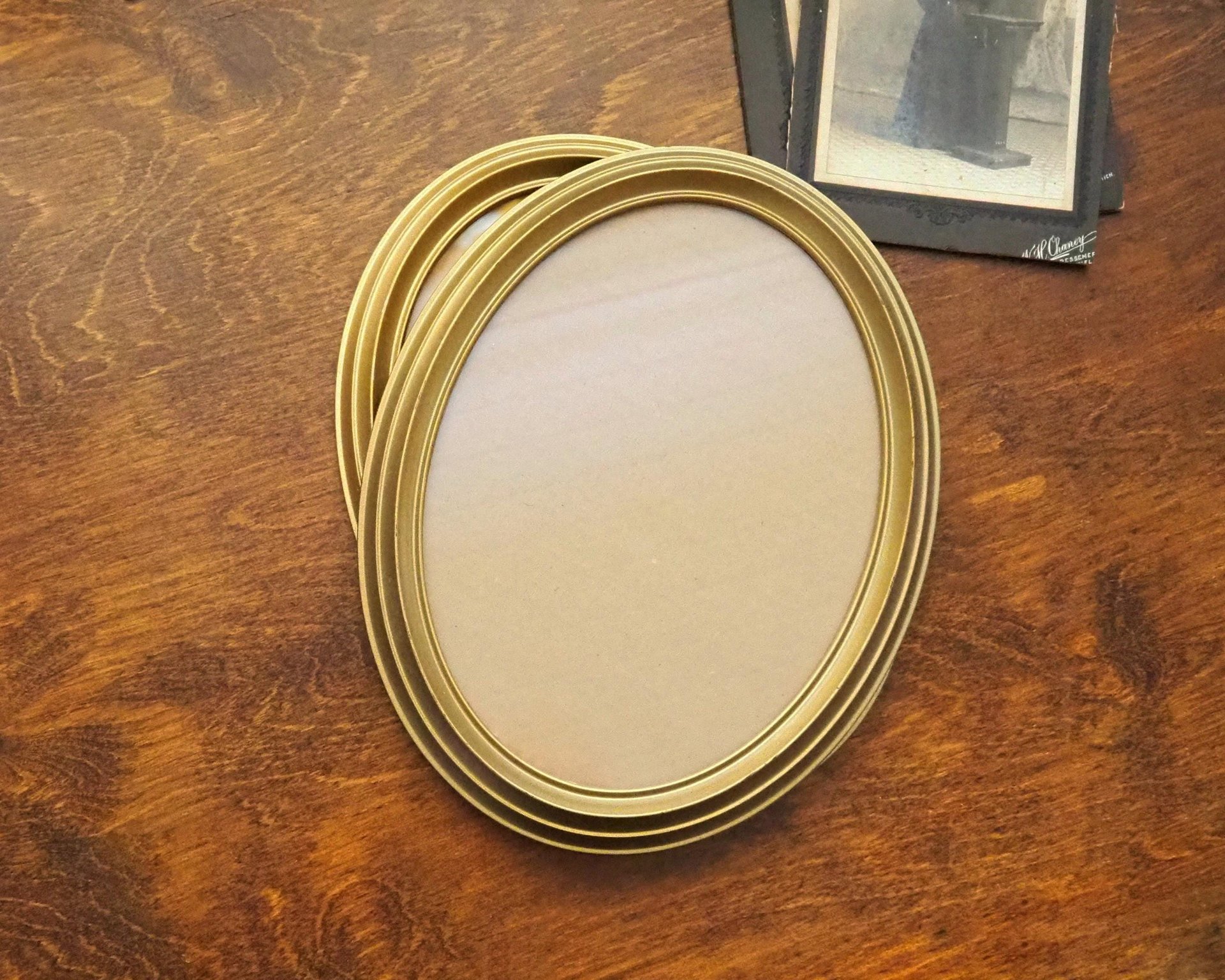 Set of two vintage picture frames | Oval photo frames | Vintage gold tone frames | Vintage photo frames
