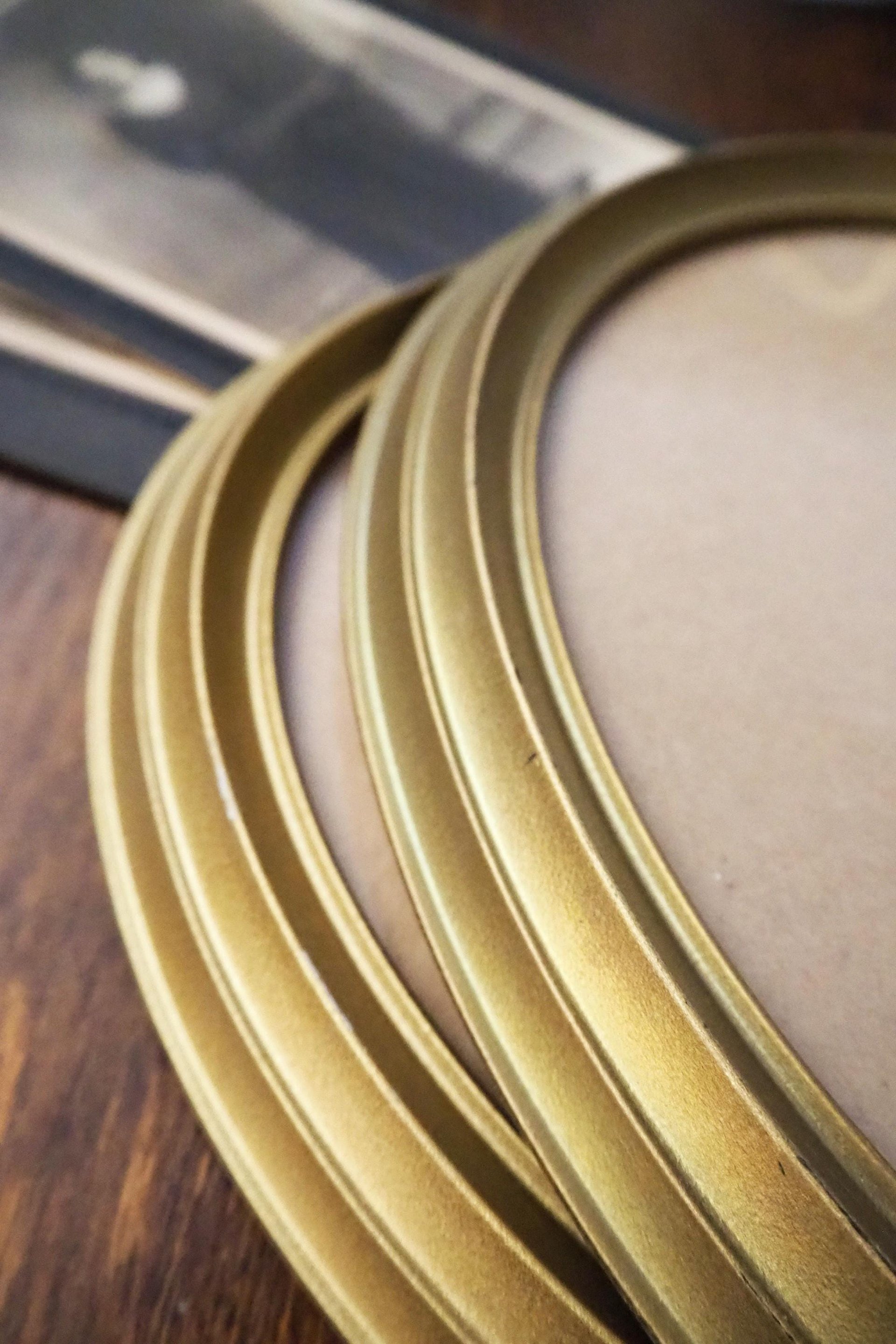 Set of two vintage picture frames | Oval photo frames | Vintage gold tone frames | Vintage photo frames