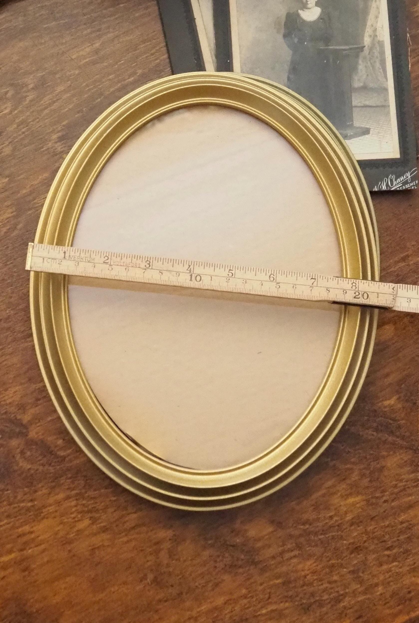 Set of two vintage picture frames | Oval photo frames | Vintage gold tone frames | Vintage photo frames