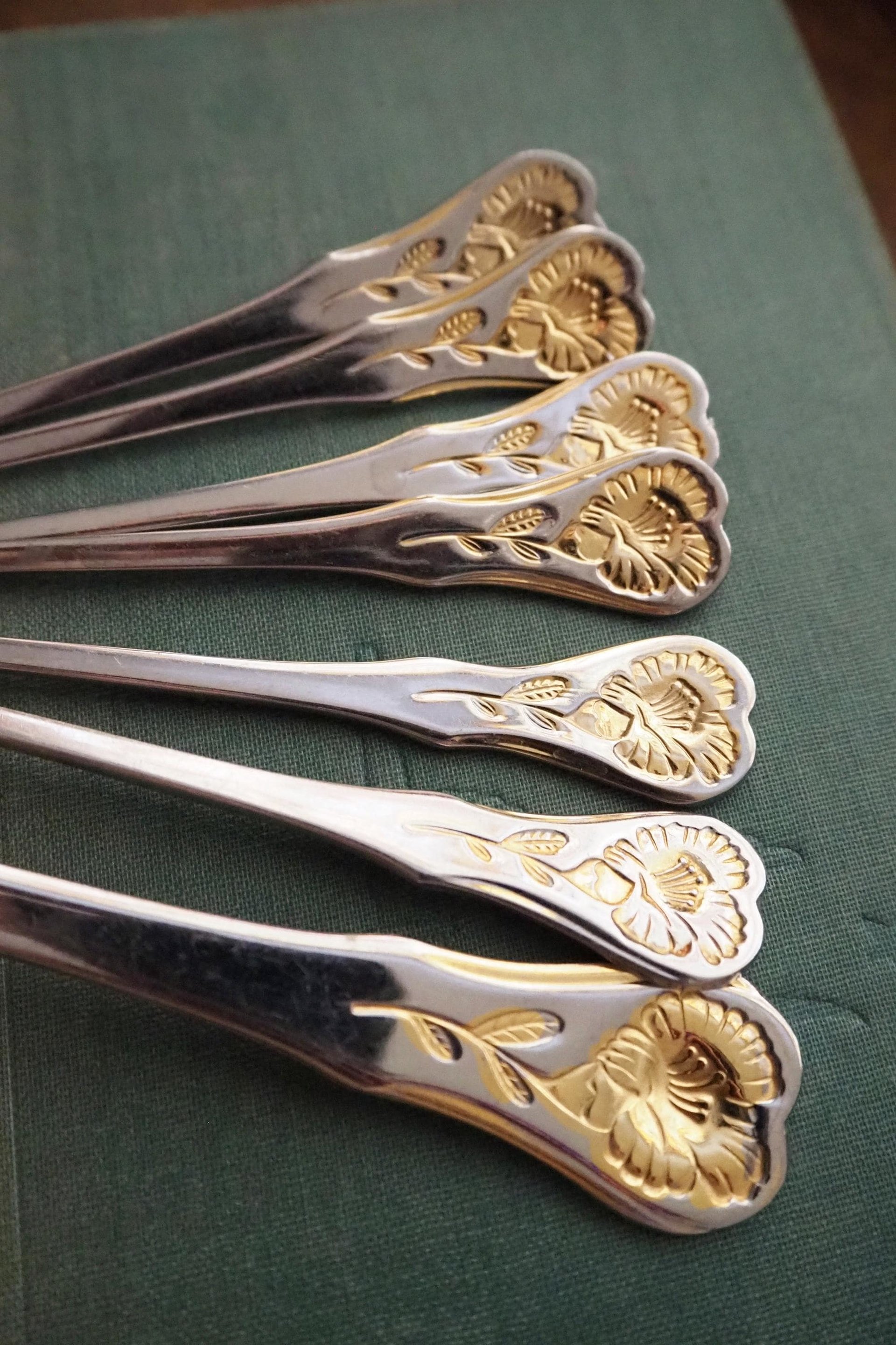 Set of six vintage teaspoons and a cake server | Hackmann Myrna | Vintage stainless steel teaspoons | Vintage teaspoons