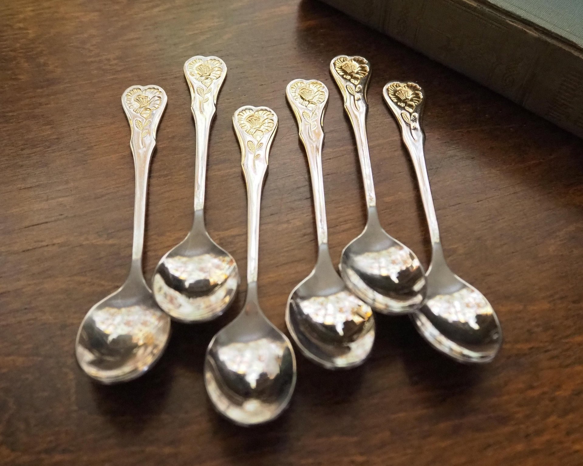 Set of six vintage teaspoons and a cake server | Hackmann Myrna | Vintage stainless steel teaspoons | Vintage teaspoons
