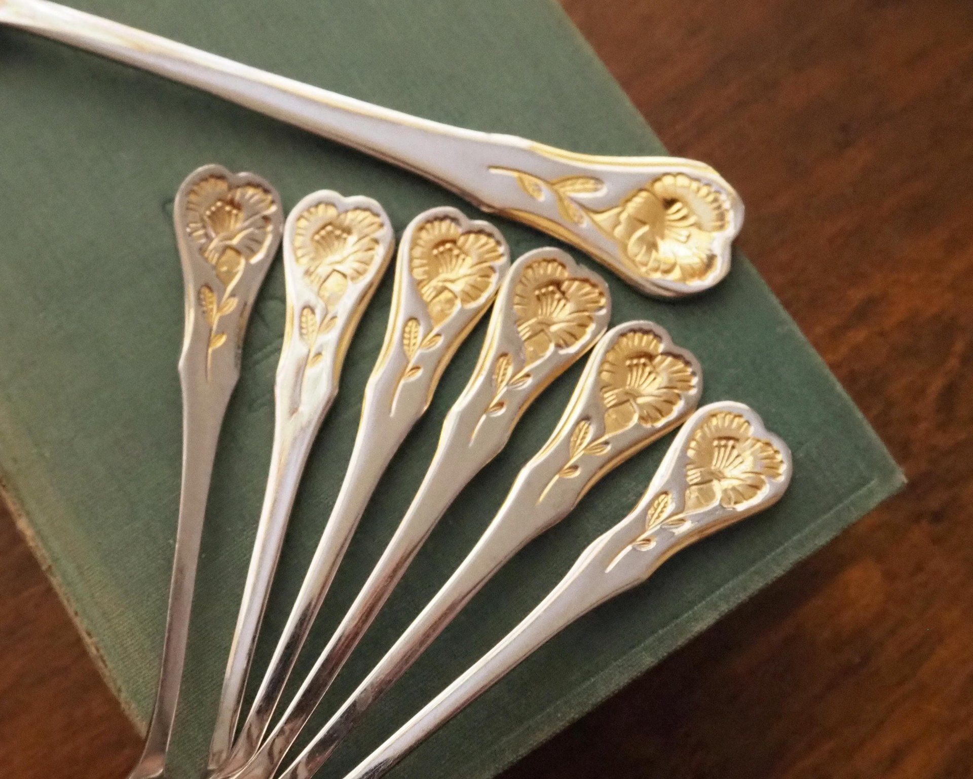 Set of six vintage teaspoons and a cake server | Hackmann Myrna | Vintage stainless steel teaspoons | Vintage teaspoons