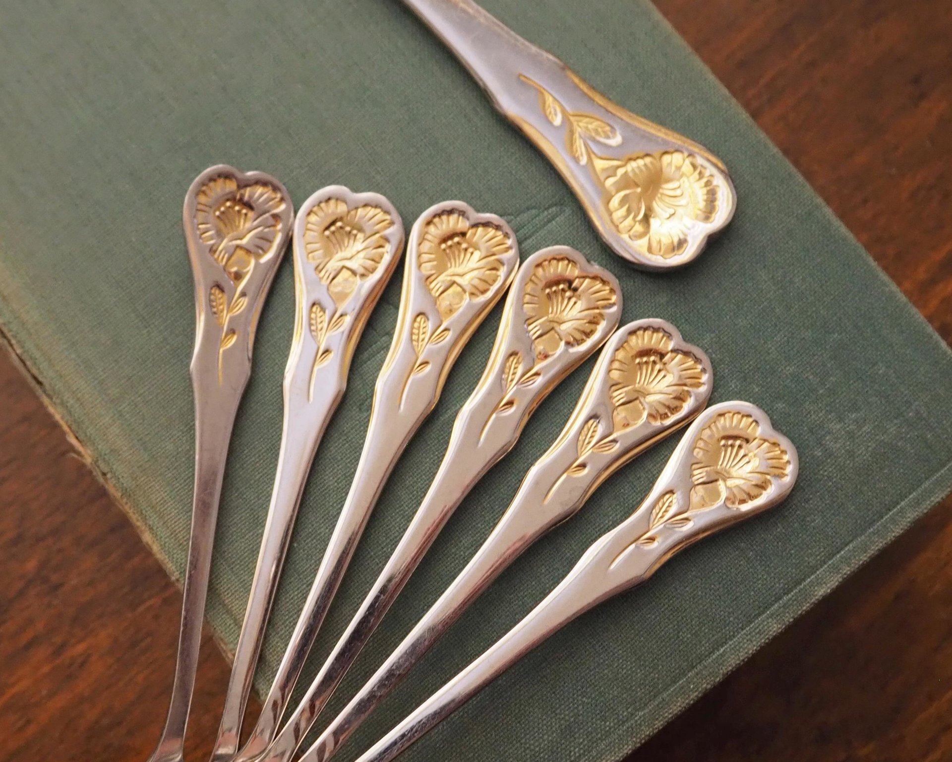 Set of six vintage teaspoons and a cake server | Hackmann Myrna | Vintage stainless steel teaspoons | Vintage teaspoons