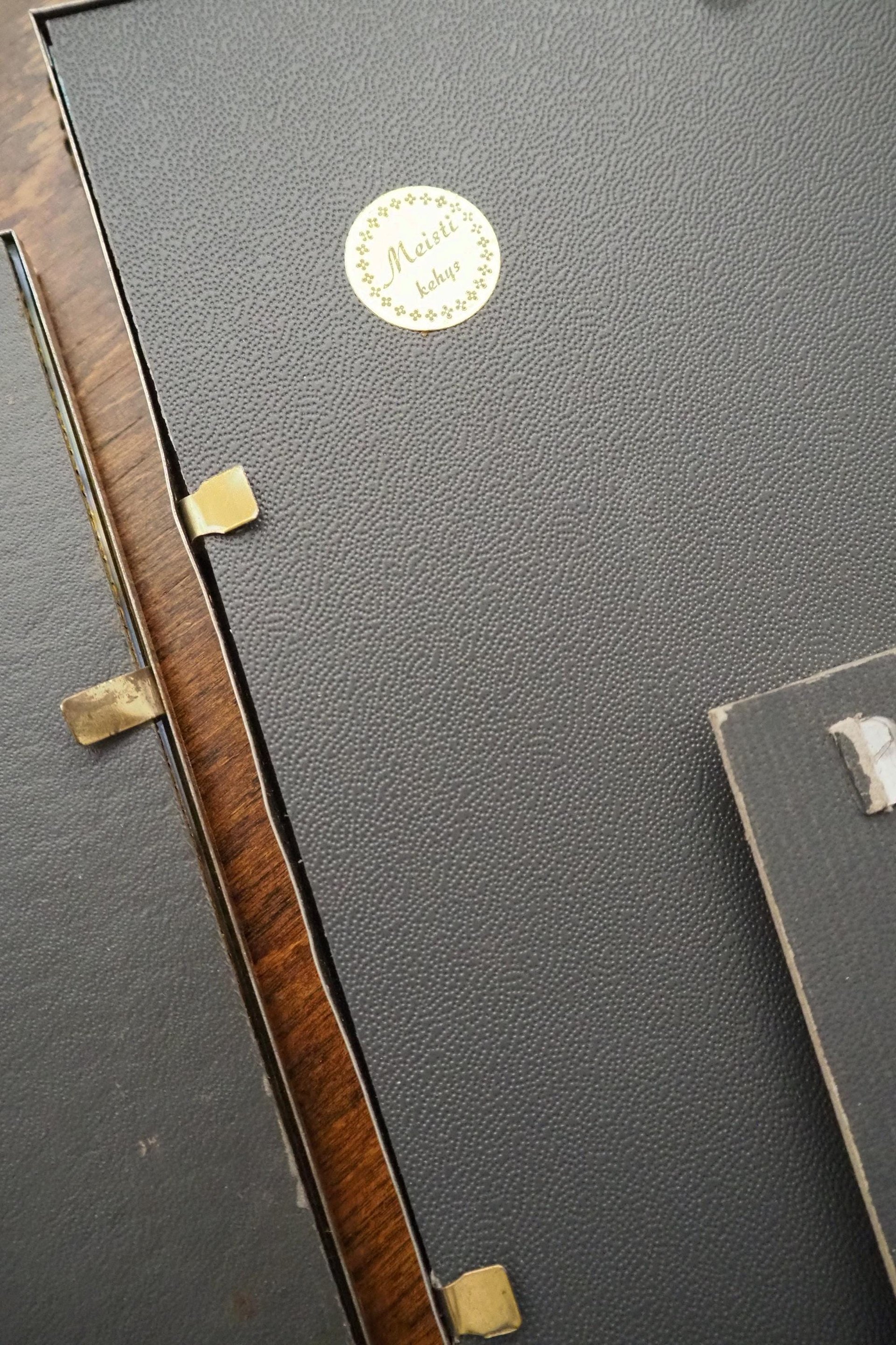 Set of two vintage photo frames | Vintage photo frames | Vintage brass picture frames | Mismatched photo frames