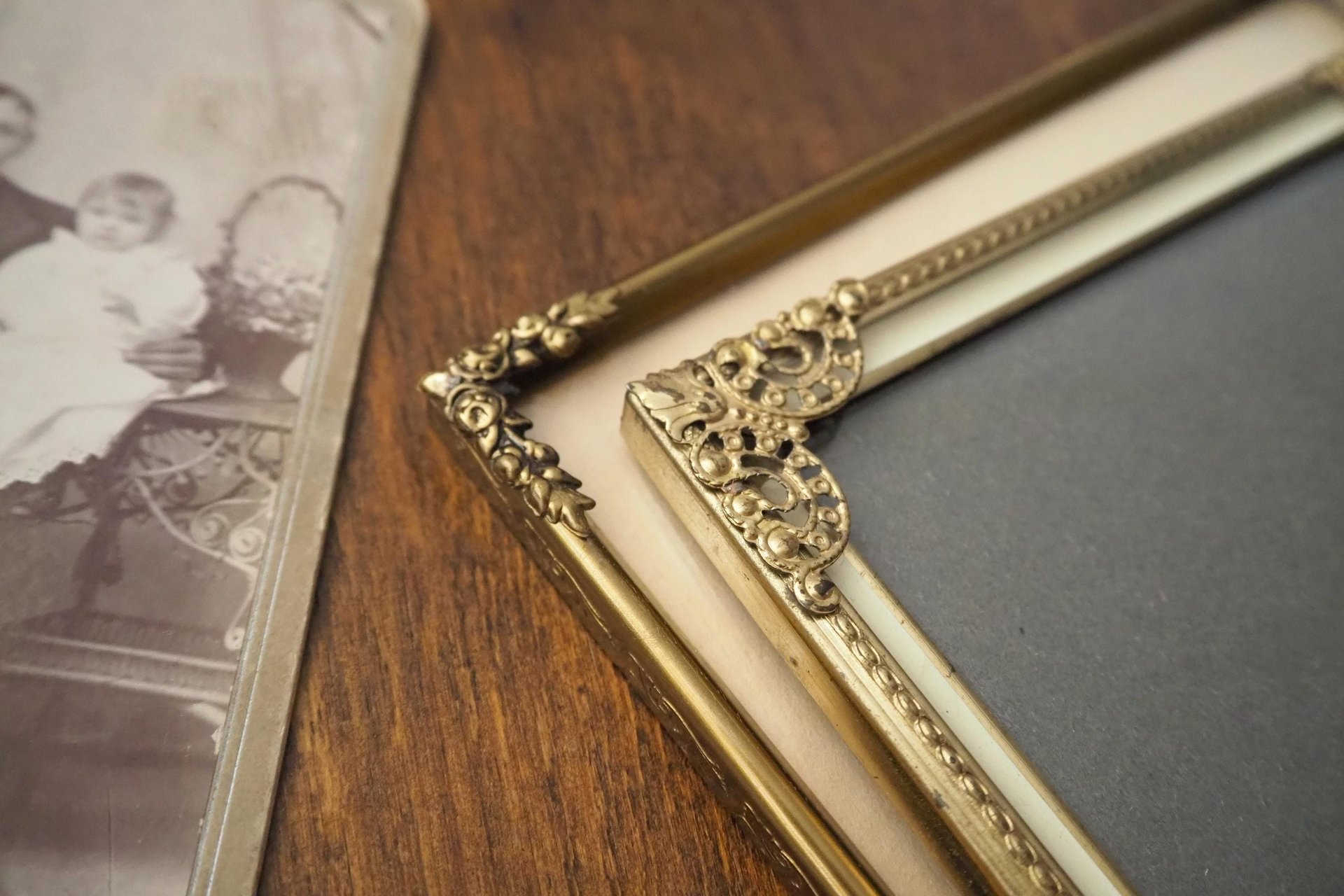 Set of two vintage photo frames | Vintage photo frames | Vintage brass picture frames | Mismatched photo frames