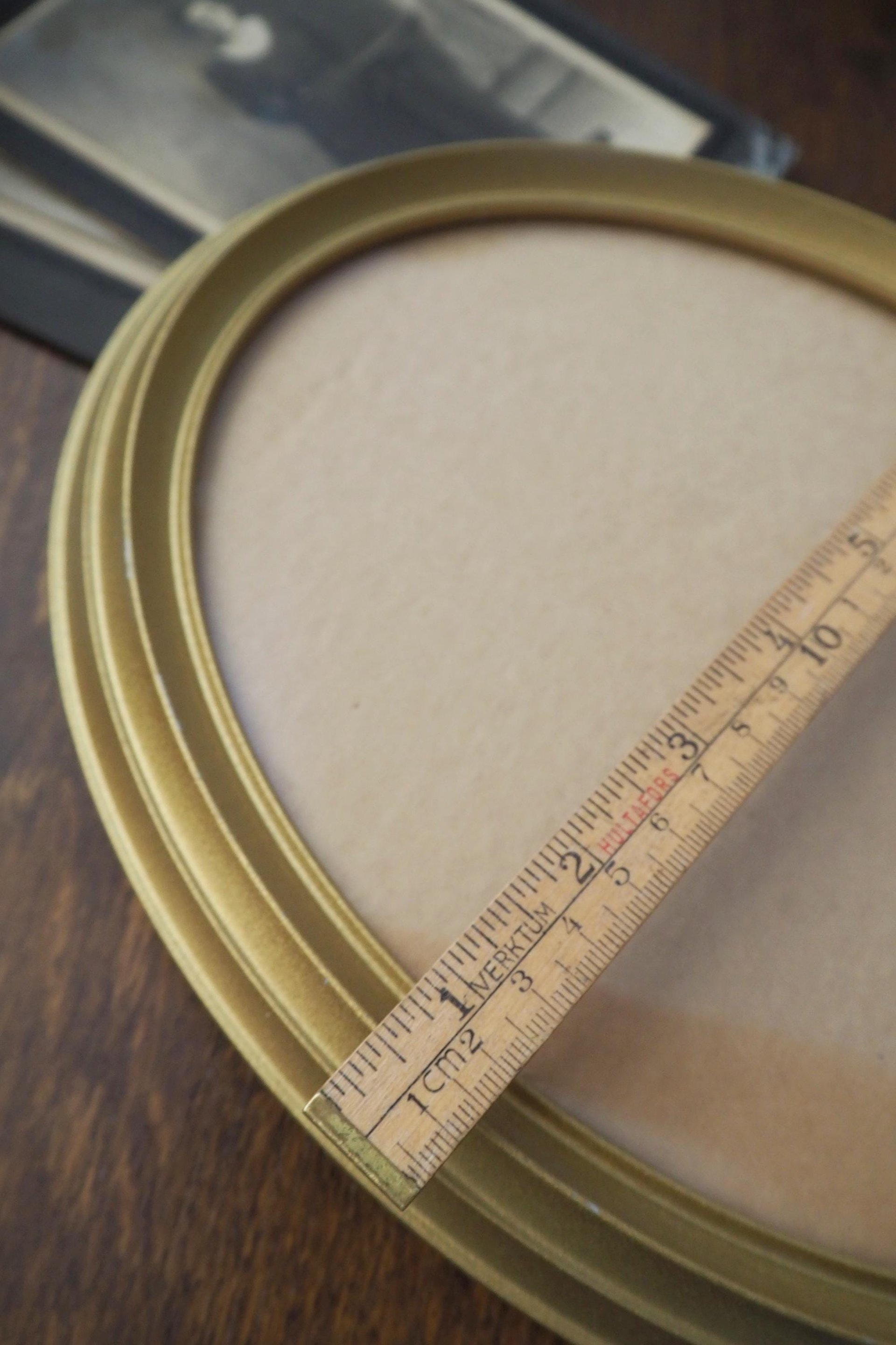 Set of two vintage picture frames | Oval photo frames | Vintage gold tone frames | Vintage photo frames