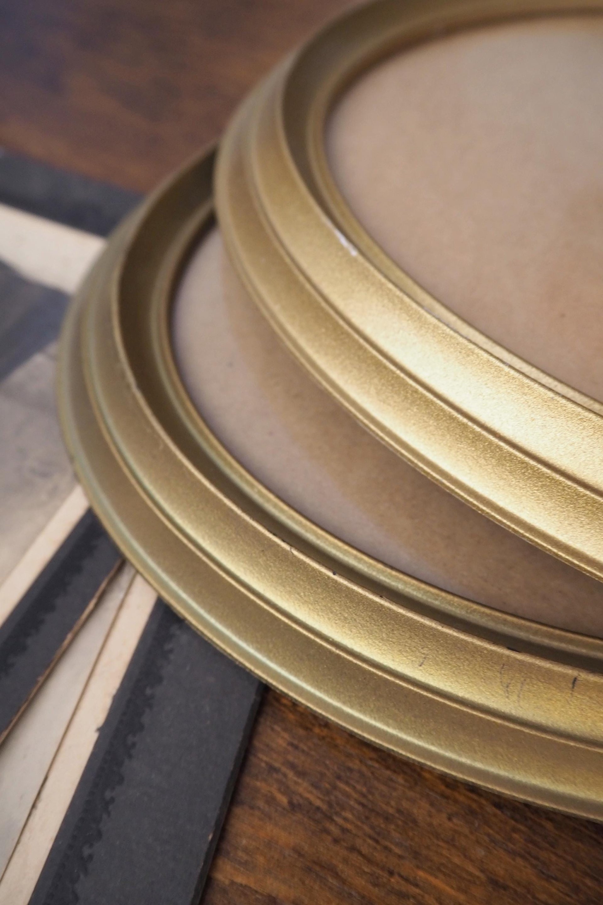 Set of two vintage picture frames | Oval photo frames | Vintage gold tone frames | Vintage photo frames