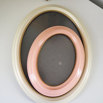 Set of two vintage picture frames | Oval photo frames | Vintage Jyden photo frames | Vintage photo frames