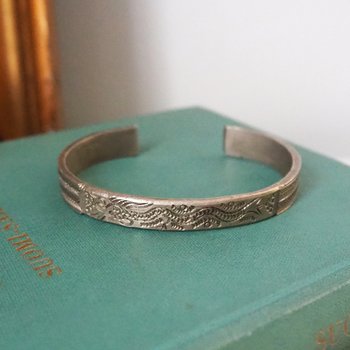 Vintage cuff bracelet | Engraved silver bangle | Silver tone cuff bracelet | Vintage boho bangle | Engraved cuff bracelet